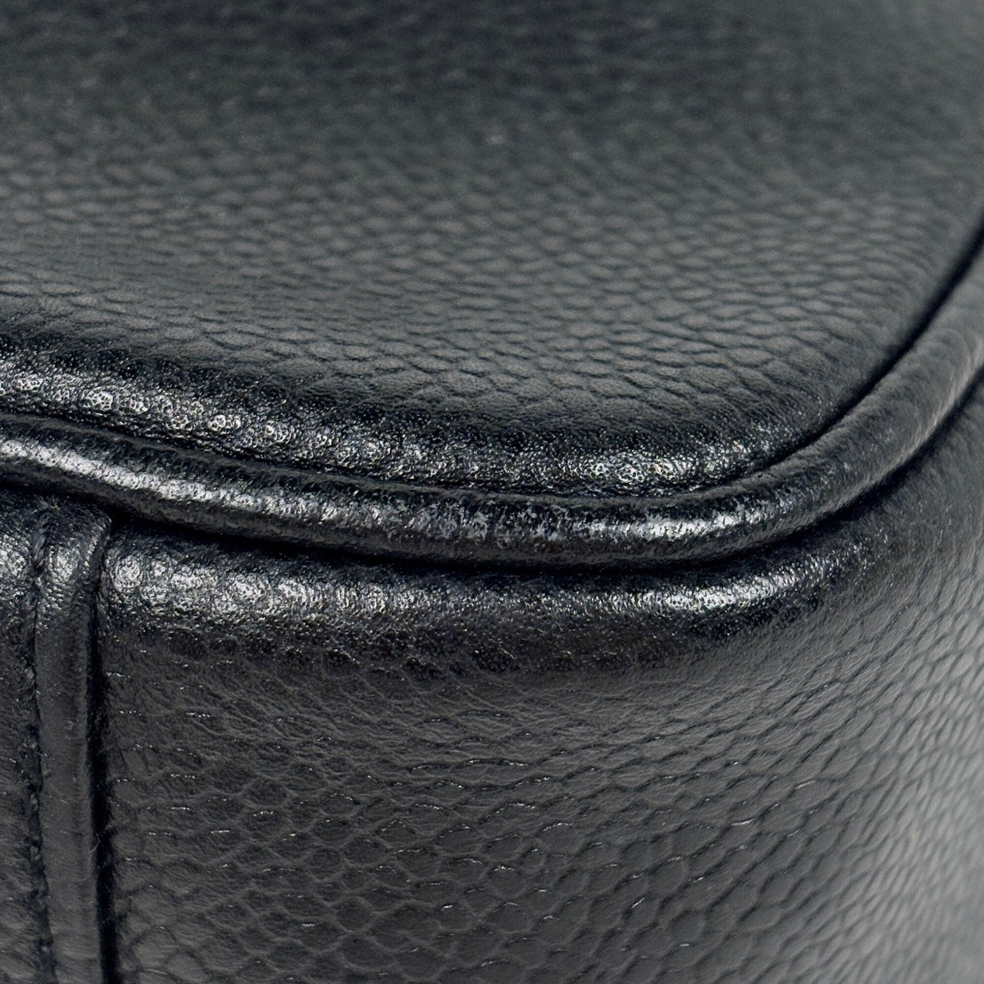 Chanel Black Grained Calfskin Pouch Vanity Bag (Pre-Owned)