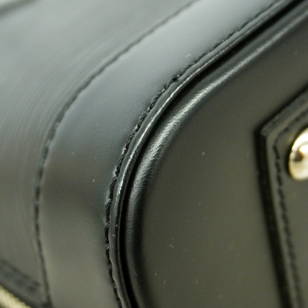 Louis Vuitton Noir Handbag (Pre-Owned)