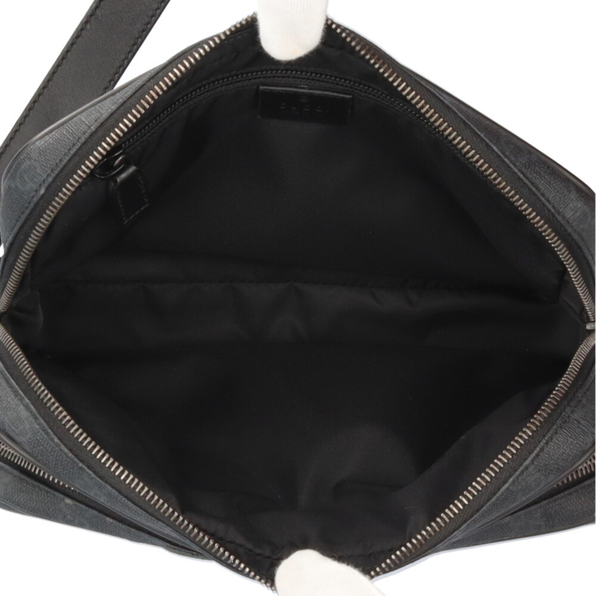Gucci Black Gg Supreme Handbag (Pre-Owned)