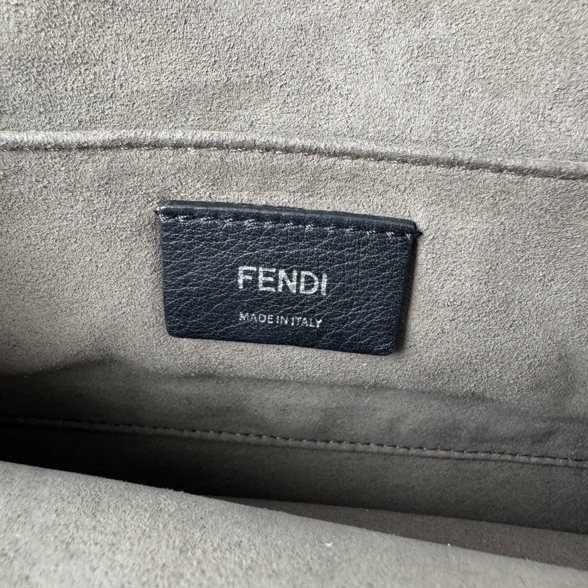 Fendi Black Leather Shoulder Bag (Pre-Owned)