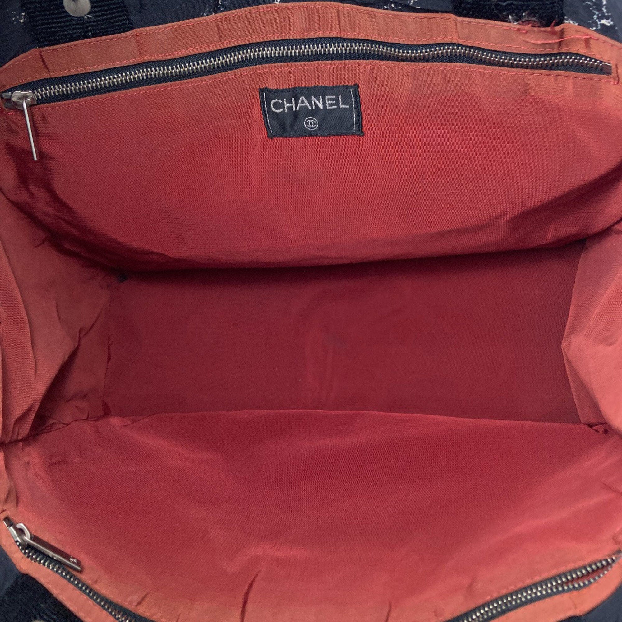 Chanel Black Nylon Handbag (Pre-Owned)
