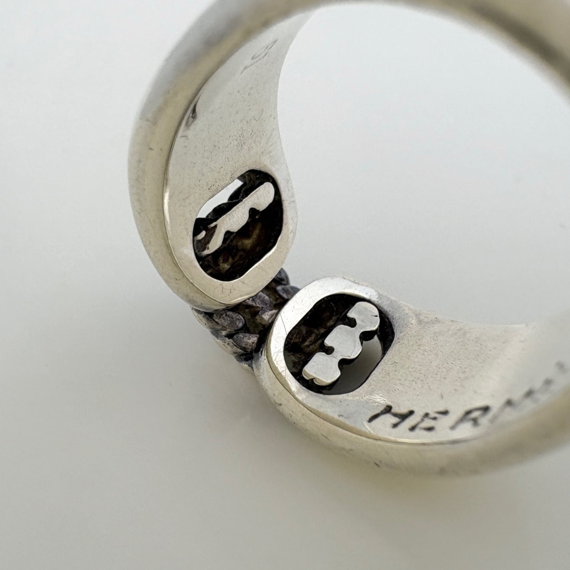 Hermes Silver Metal Band Ring (Pre-Owned)