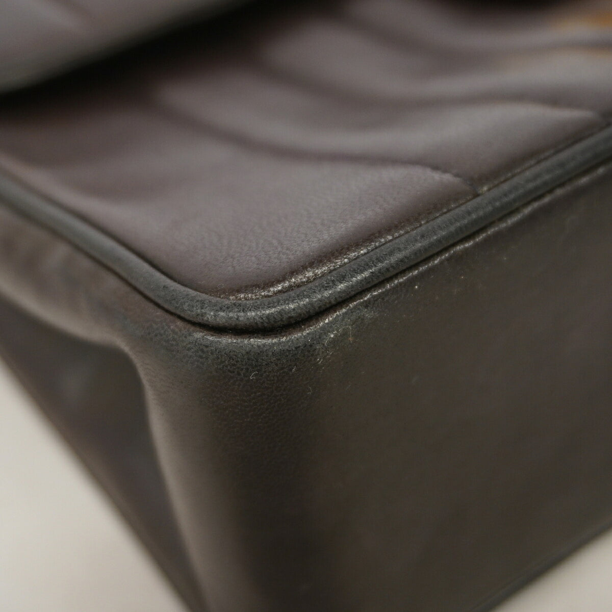 Chanel Black Leather Shoulder Bag (Pre-Owned)
