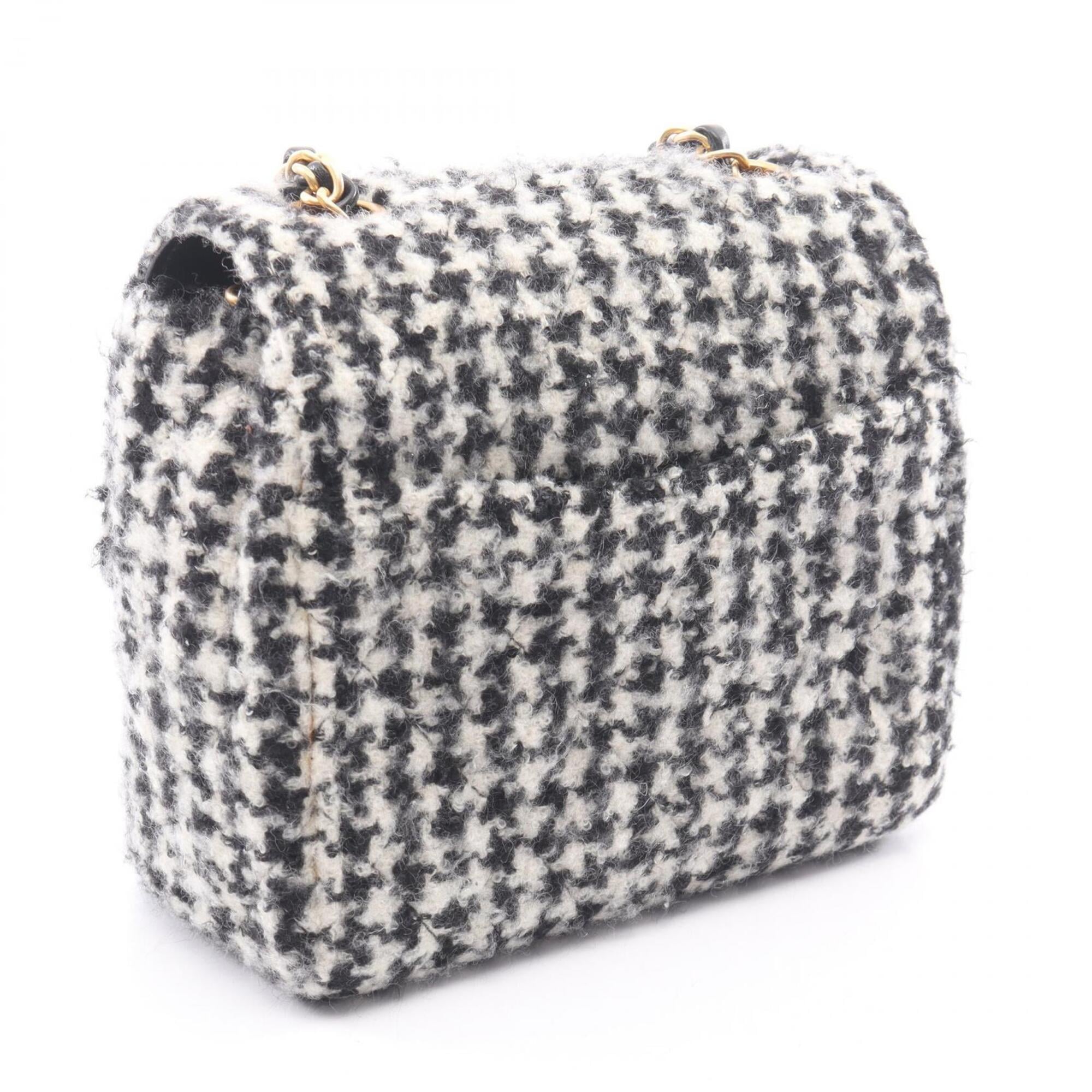 Chanel Black White Fabric Handbag Shoulder Bag (Pre-Owned)