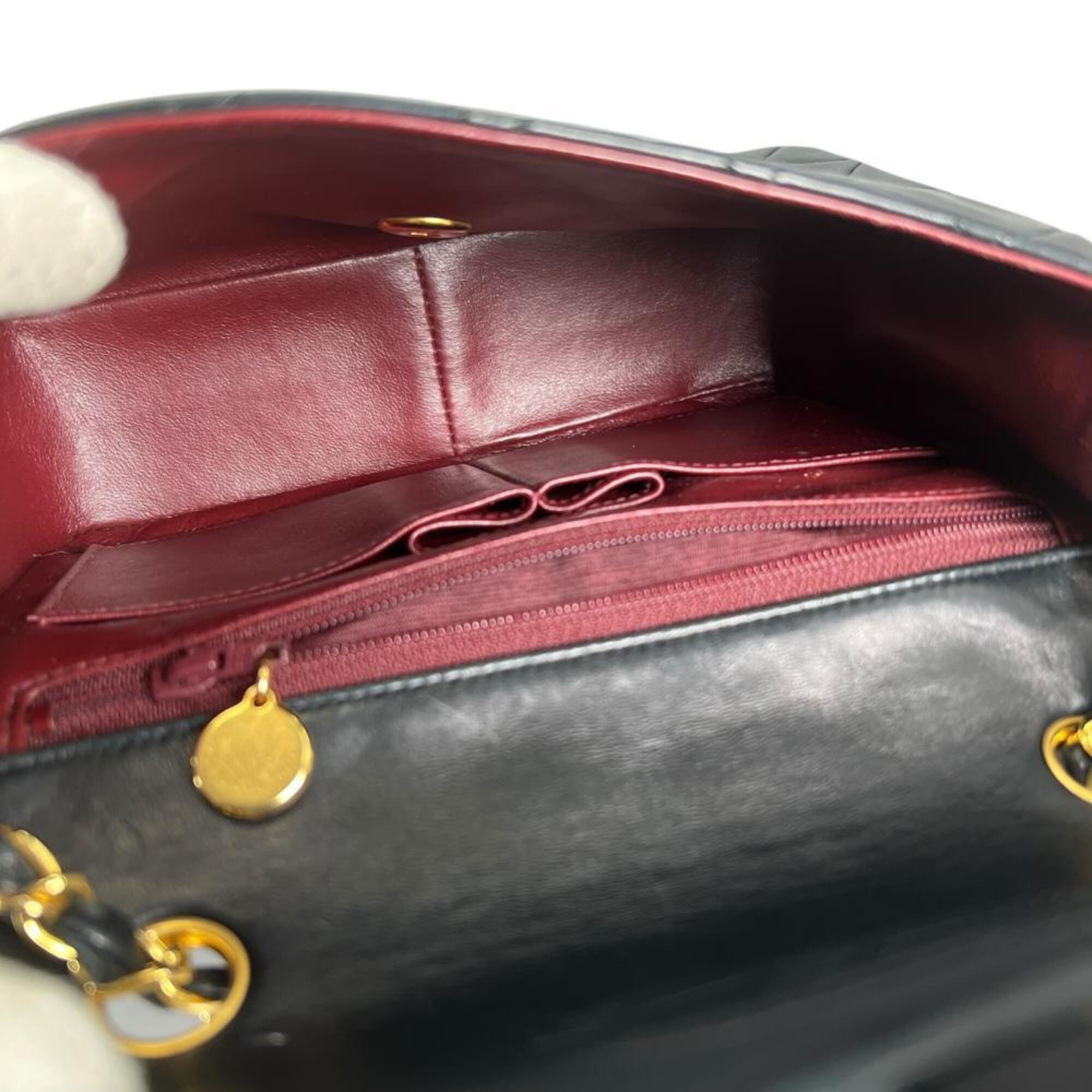 Chanel Black Leather Shoulder Bag (Pre-Owned)