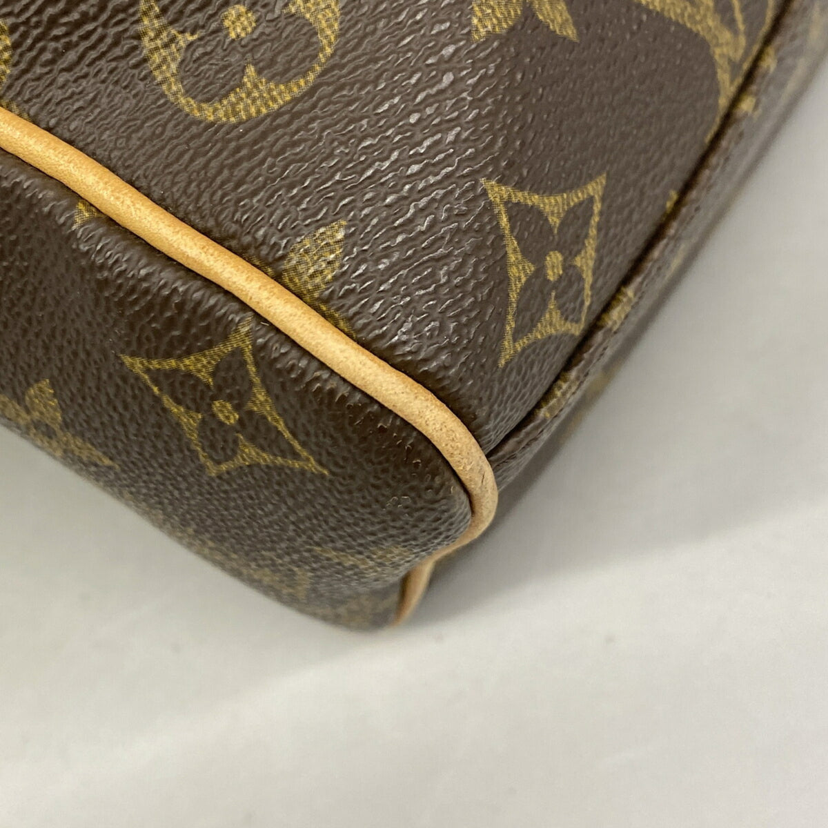 Louis Vuitton Brown Shoulder Bag (Pre-Owned)