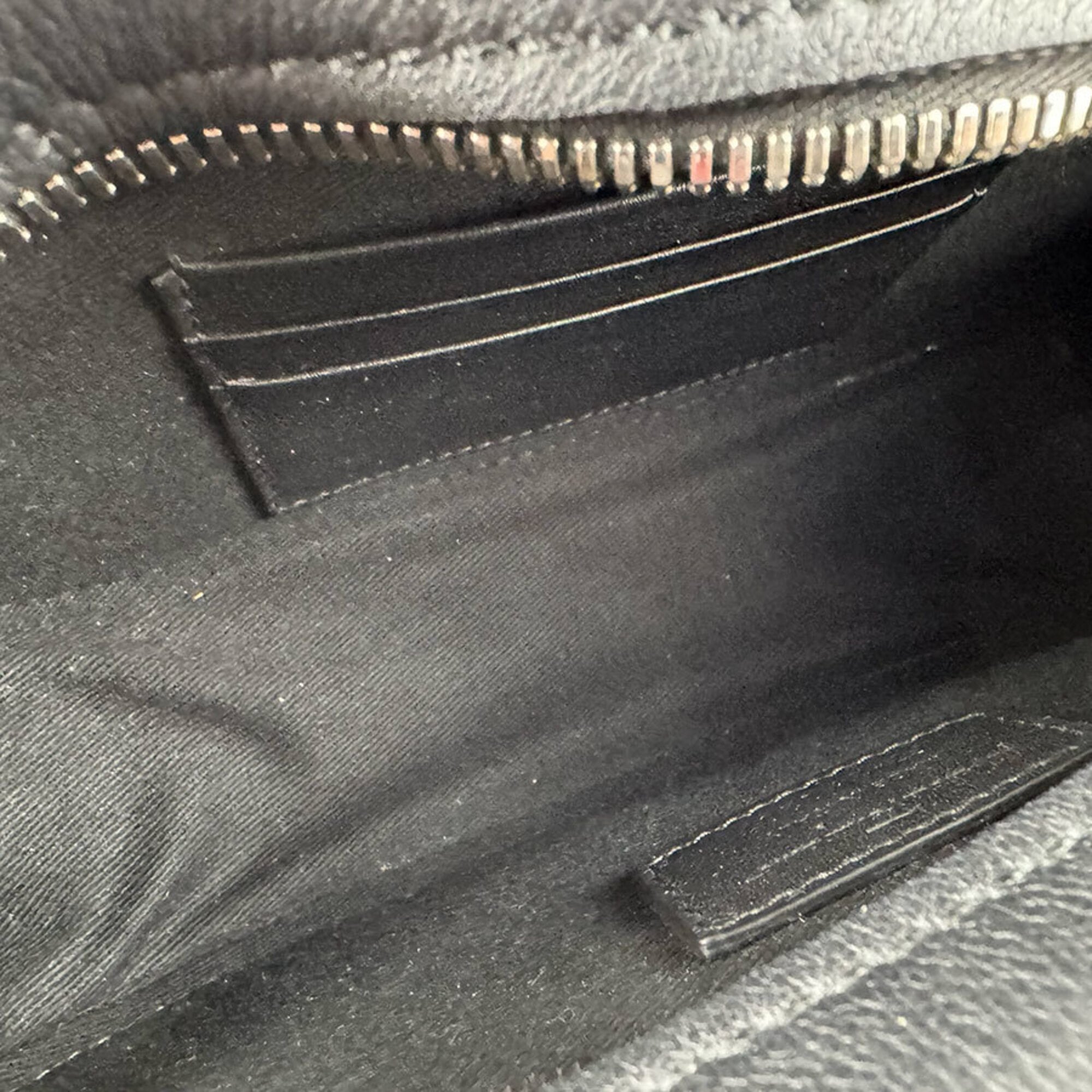 Salvatore Ferragamo Black Leather Handbag (Pre-Owned)