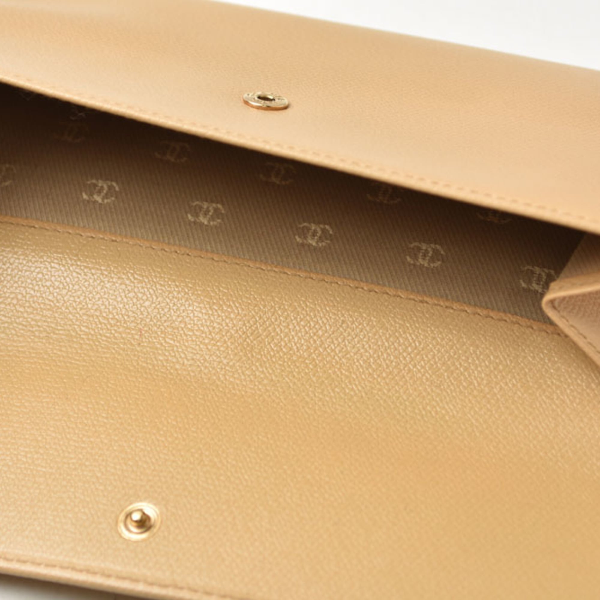 Chanel Beige Leather Long Wallet (Bi-Fold) (Pre-Owned)