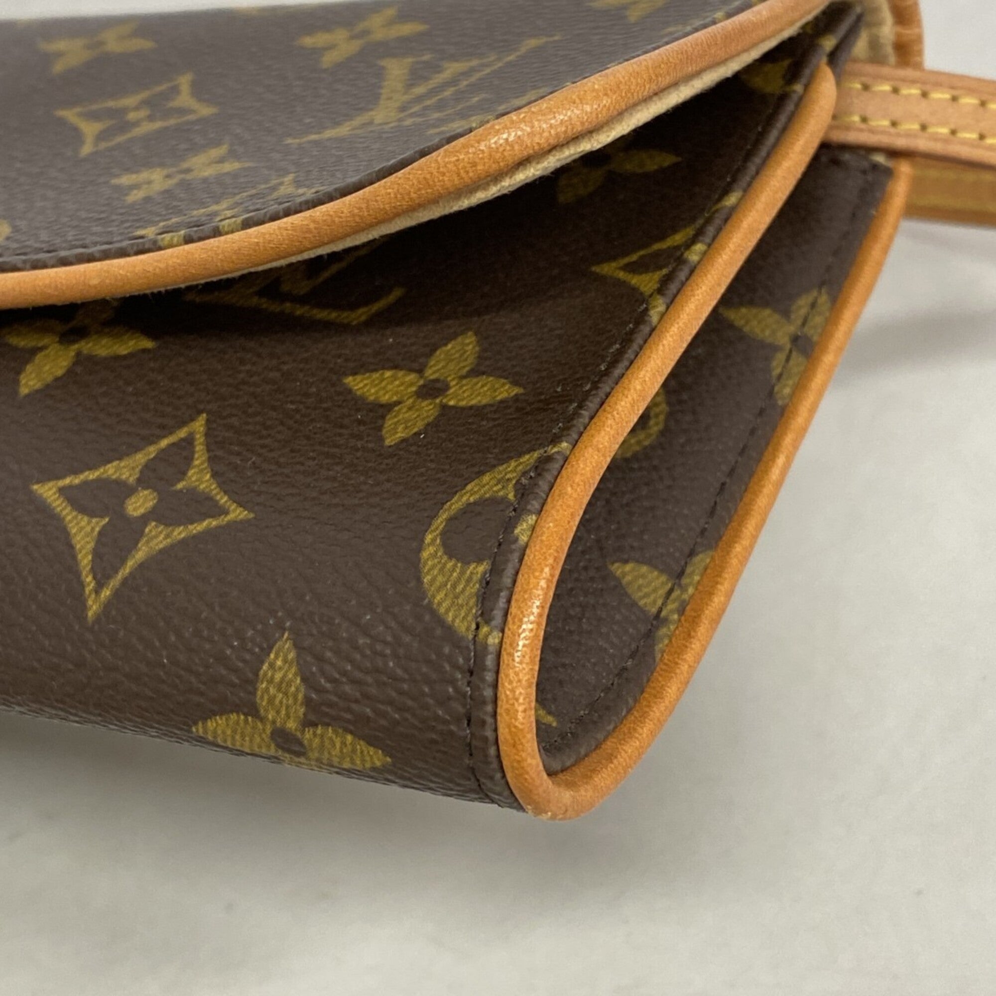 Louis Vuitton Brown Shoulder Bag (Pre-Owned)