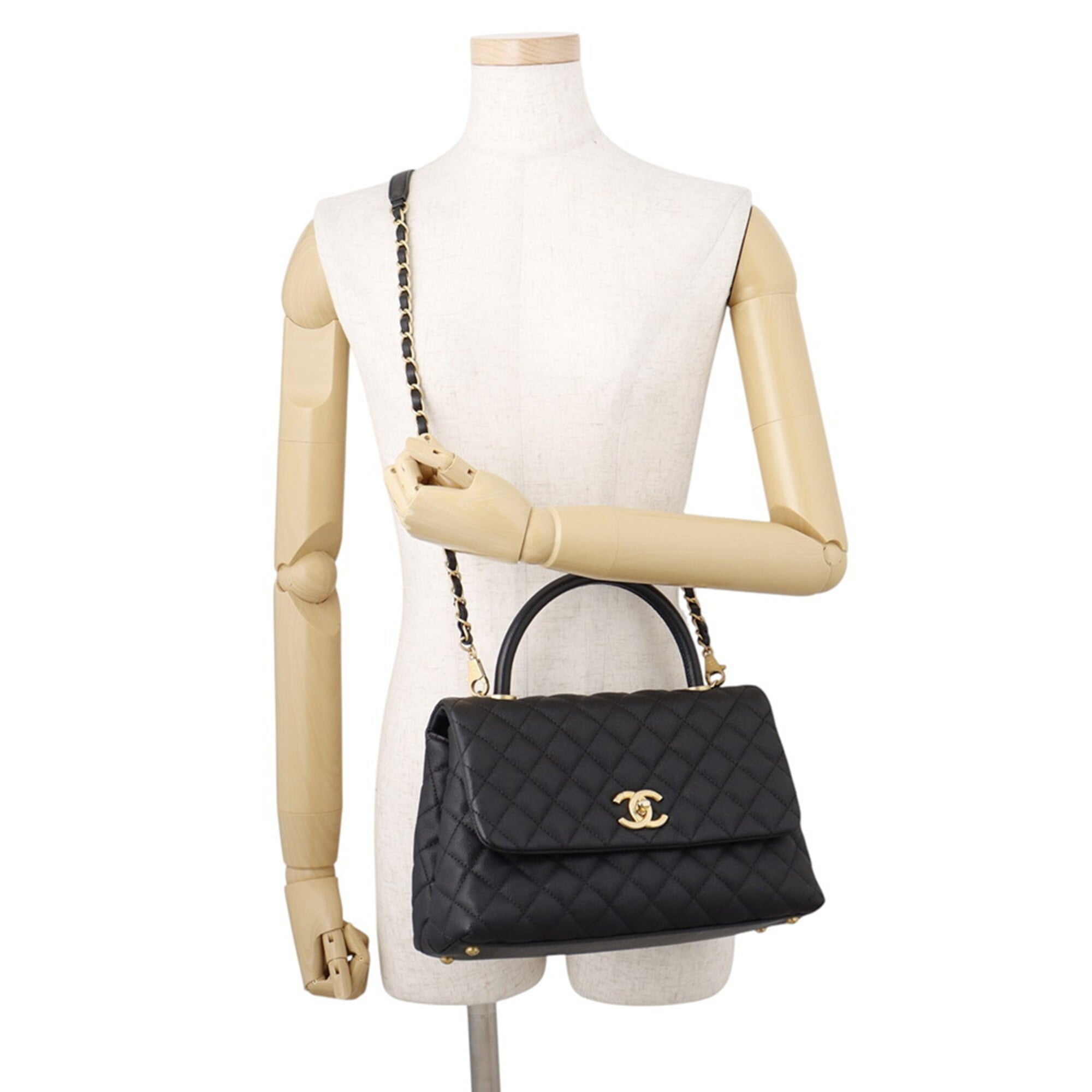 Chanel Black Grained Calfskin Handbag (Pre-Owned)