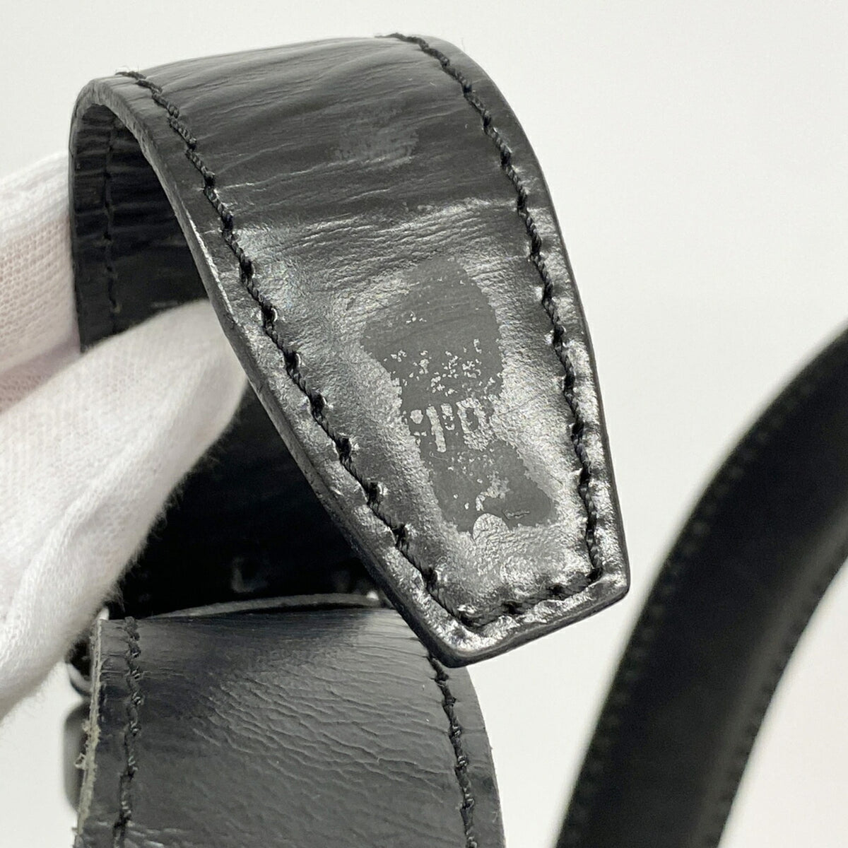 Louis Vuitton Noir Shoulder Bag (Pre-Owned)