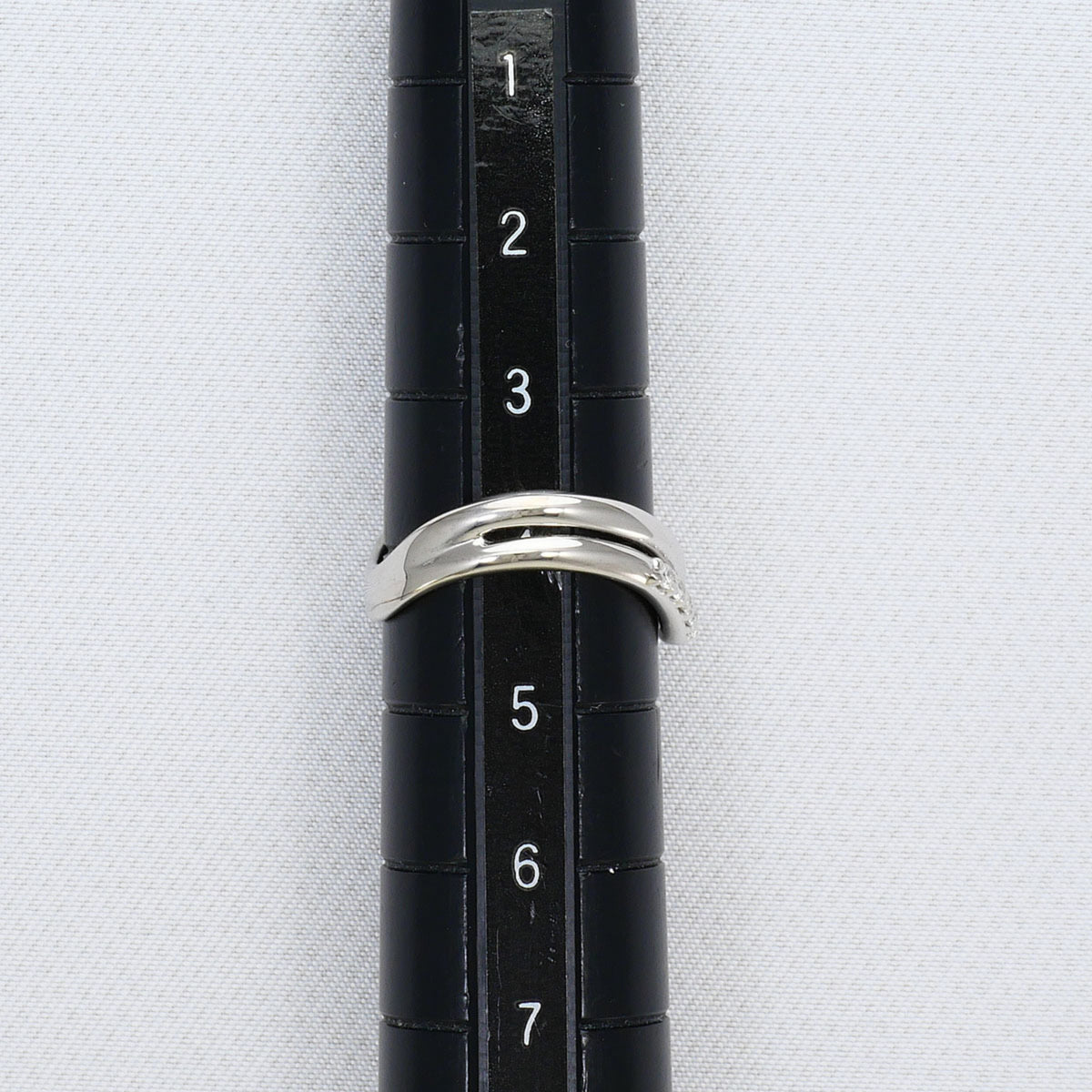 Unbranded White Gold White Gold (18K) Band Ring (Pre-Owned)