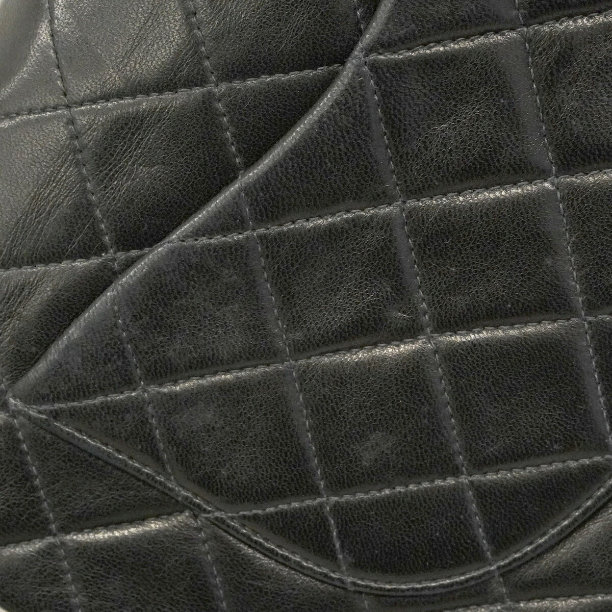 Chanel Black Leather Shoulder Bag (Pre-Owned)