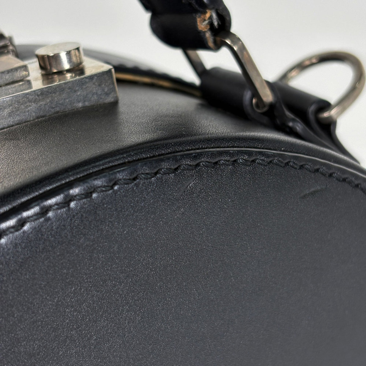 Saint Laurent Black Leather Handbag (Pre-Owned)