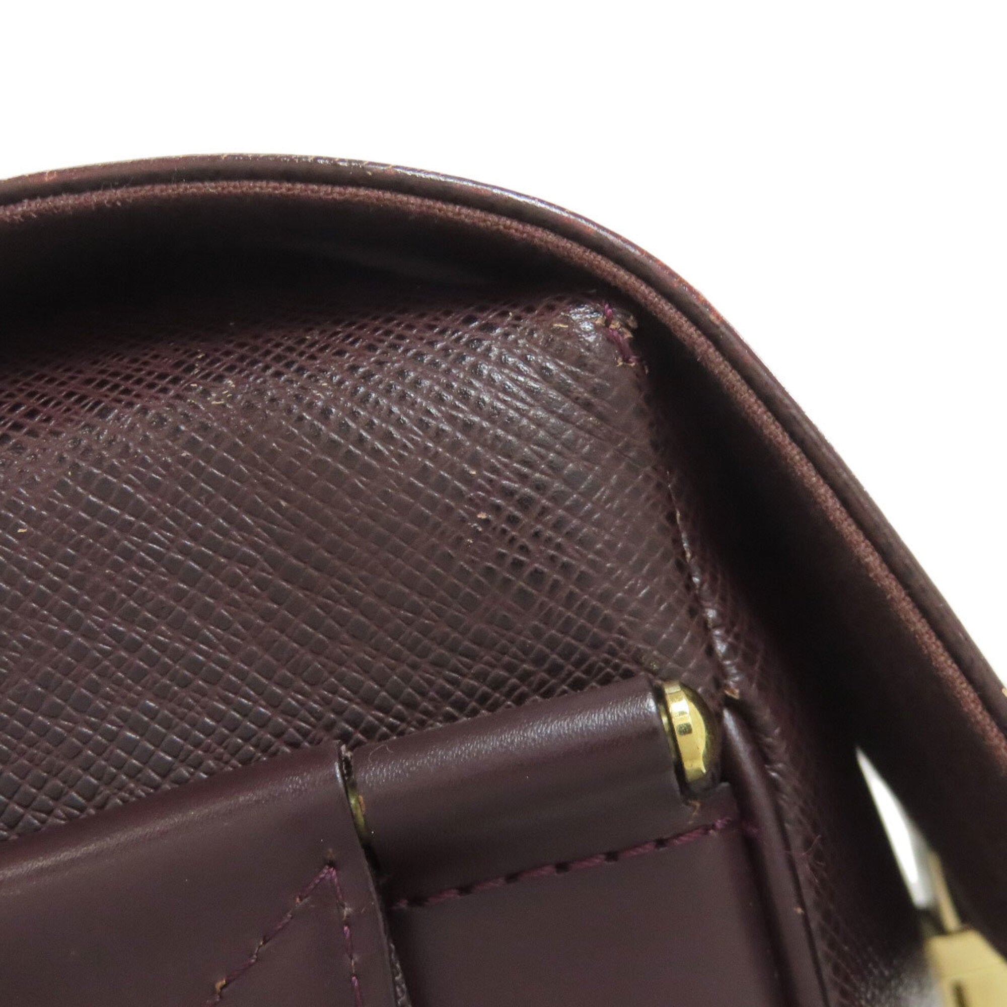 Louis Vuitton Acajou Taiga Leather Leather Shoulder Bag (Pre-Owned)