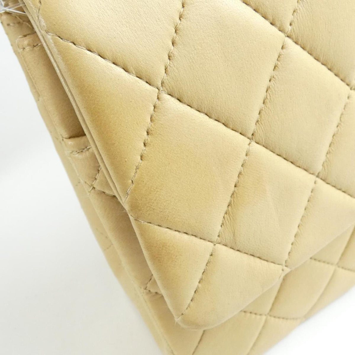 Chanel Beige Leather Shoulder Bag (Pre-Owned)