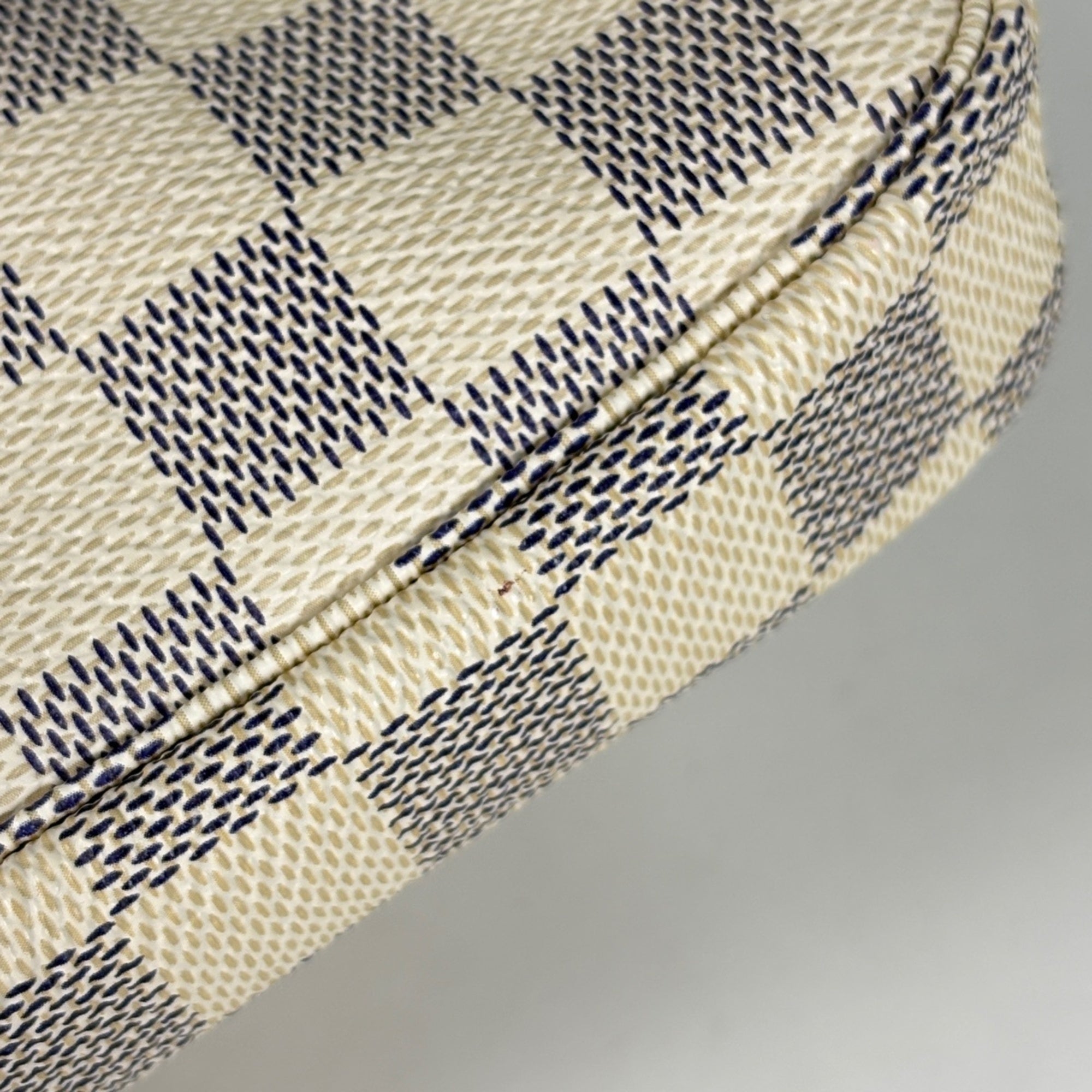 Louis Vuitton White Damier Azur Pochette Pouch (Pre-Owned)