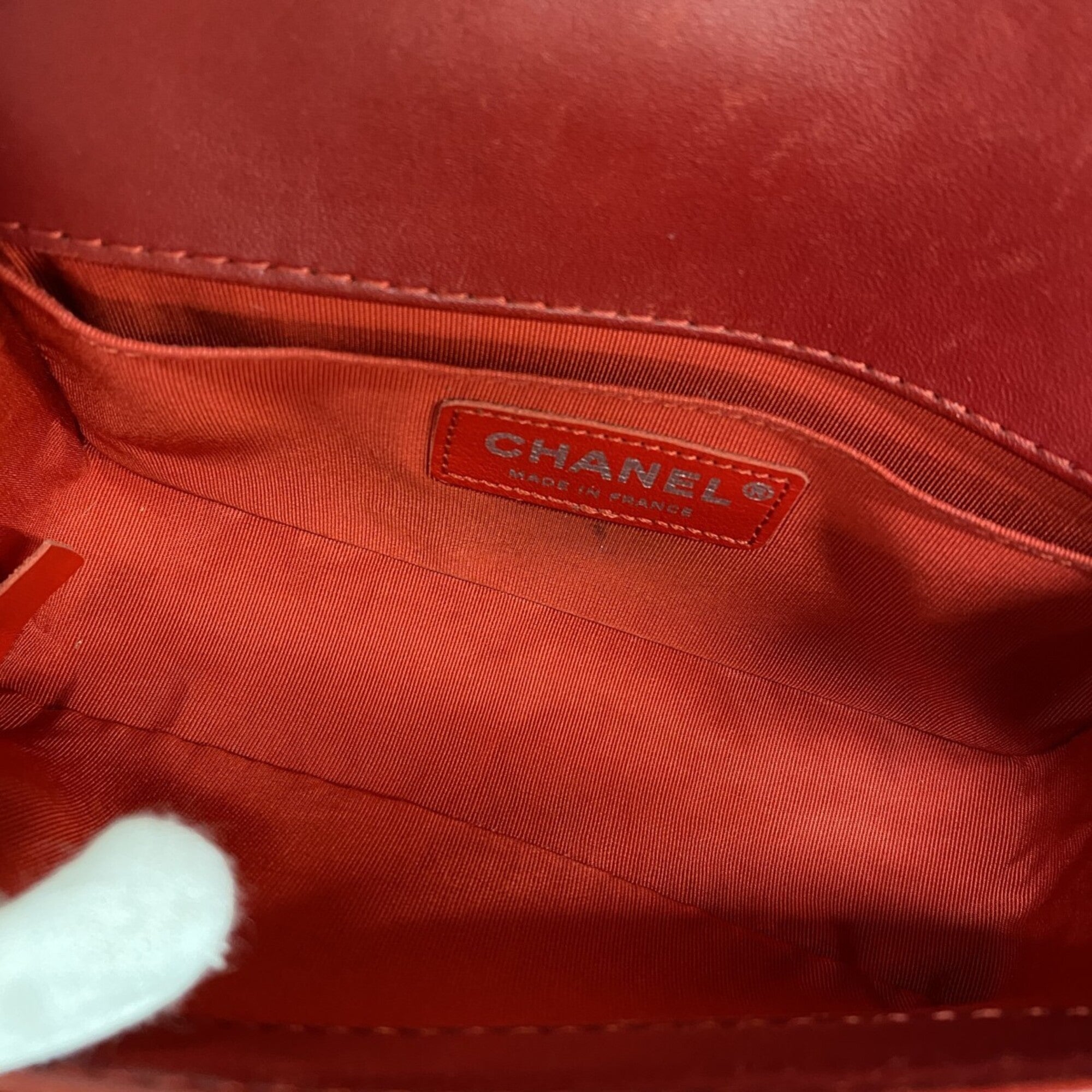 Chanel Black Red Color Leather Shoulder Bag (Pre-Owned)
