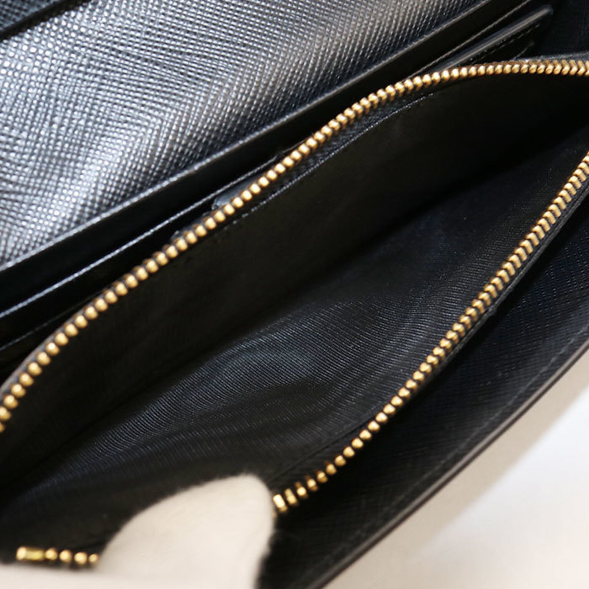 Prada Black Leather Long Wallet (Bi-Fold) (Pre-Owned)