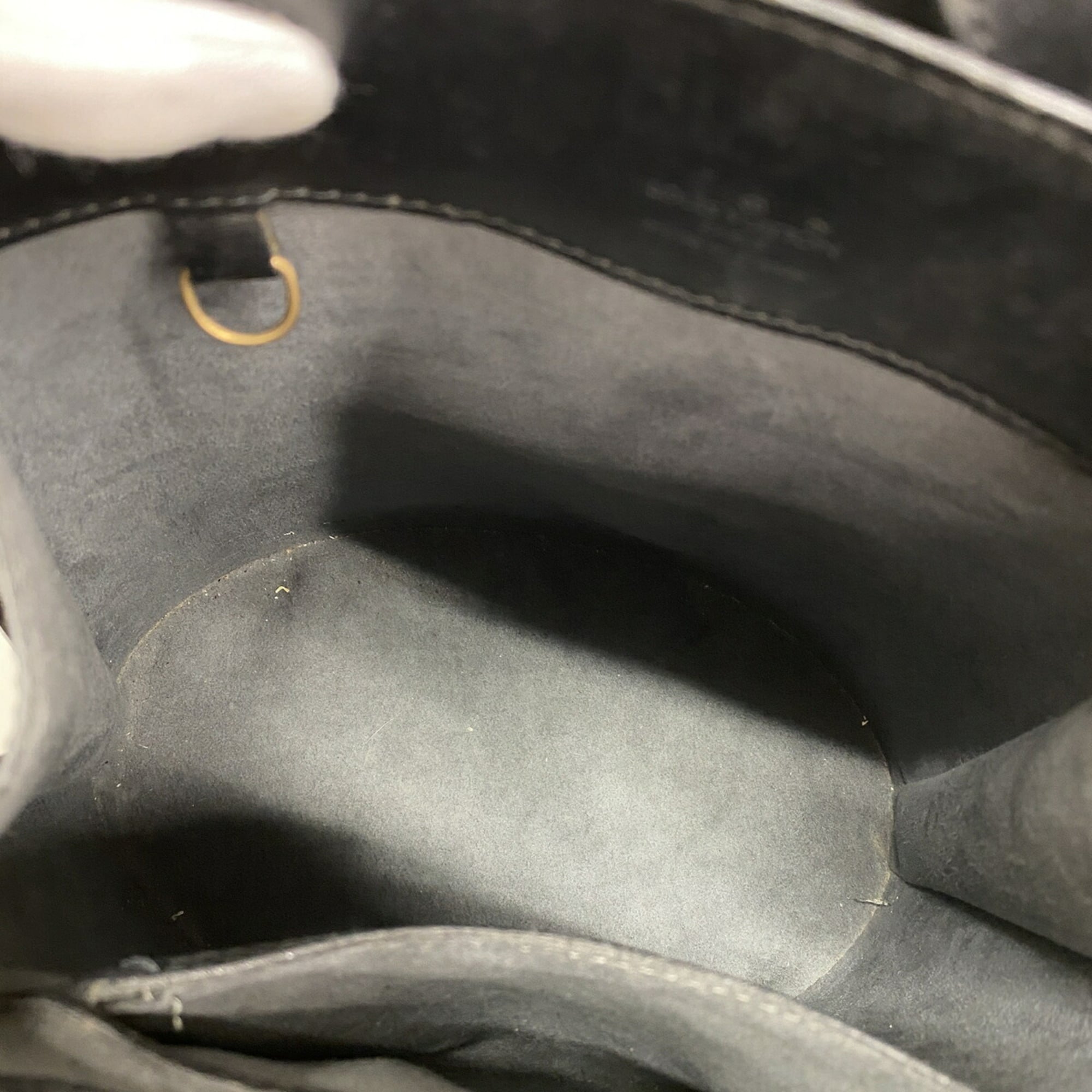 Louis Vuitton Noir Shoulder Bag (Pre-Owned)
