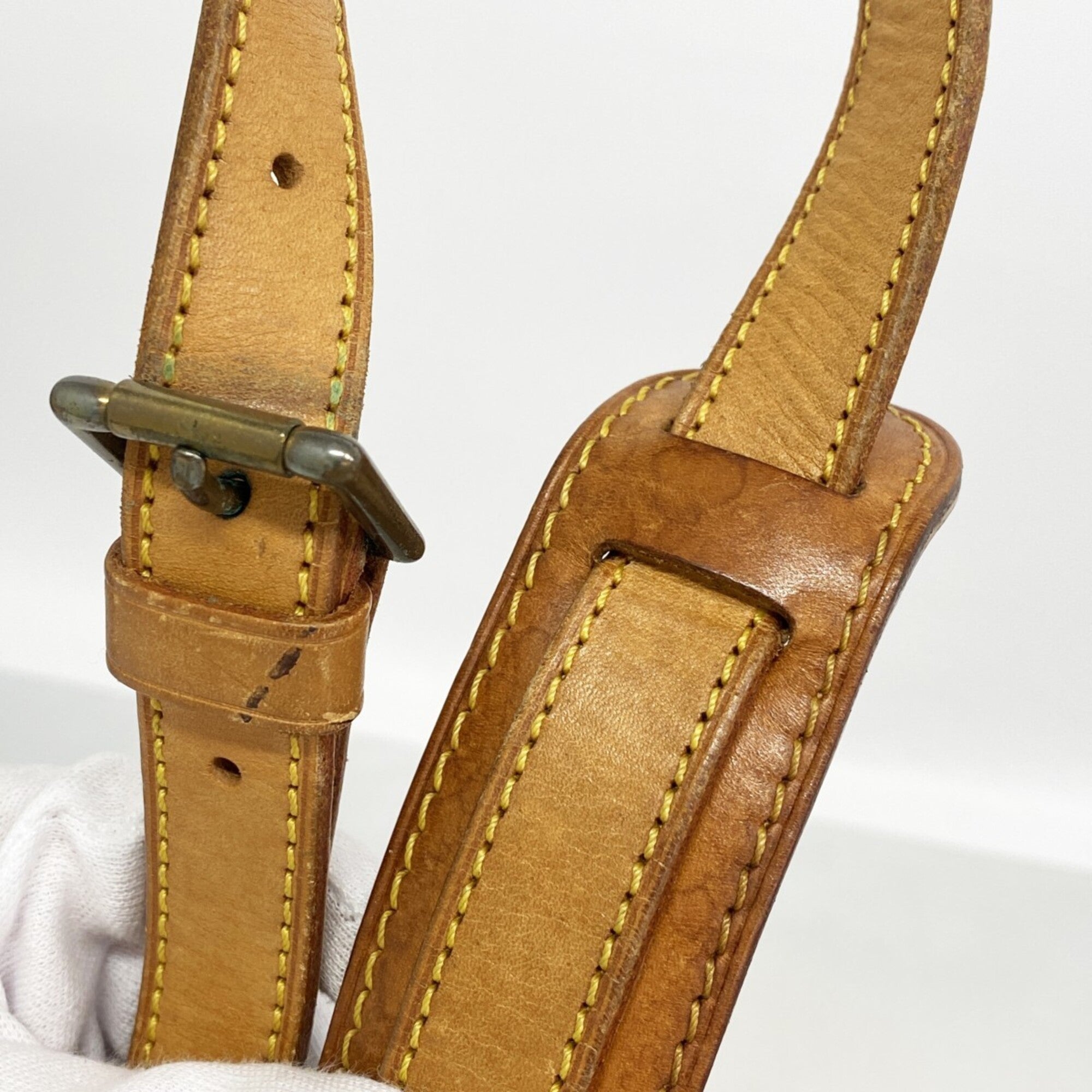 Louis Vuitton Brown Shoulder Bag (Pre-Owned)