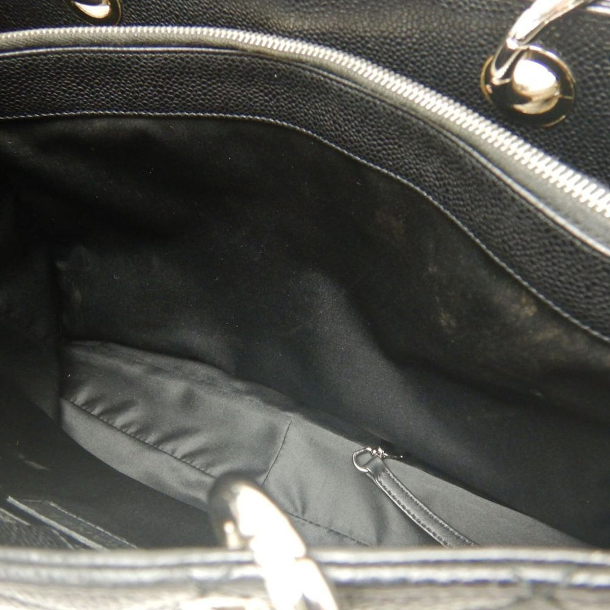 Chanel Black Grained Calfskin Tote Bag (Pre-Owned)