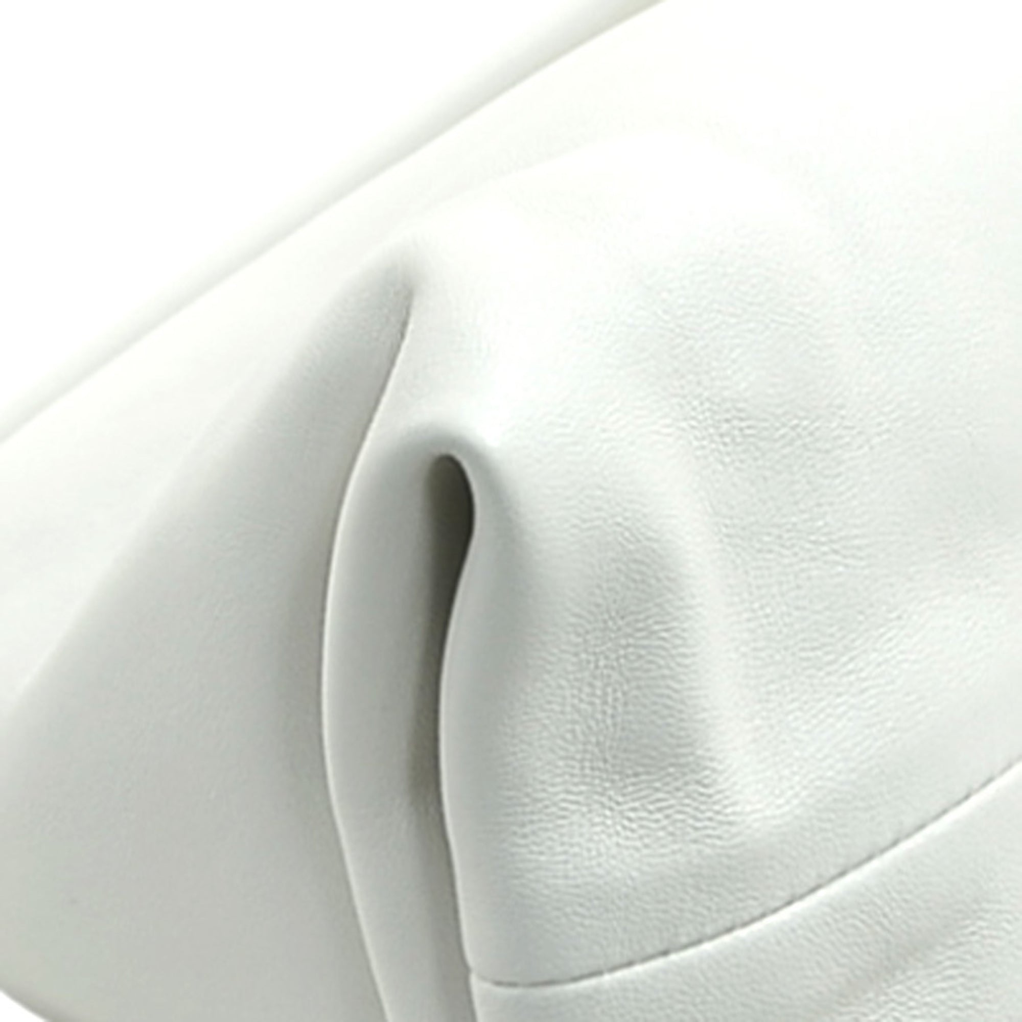 Bottega Veneta White Leather Clutch Bag (Pre-Owned)