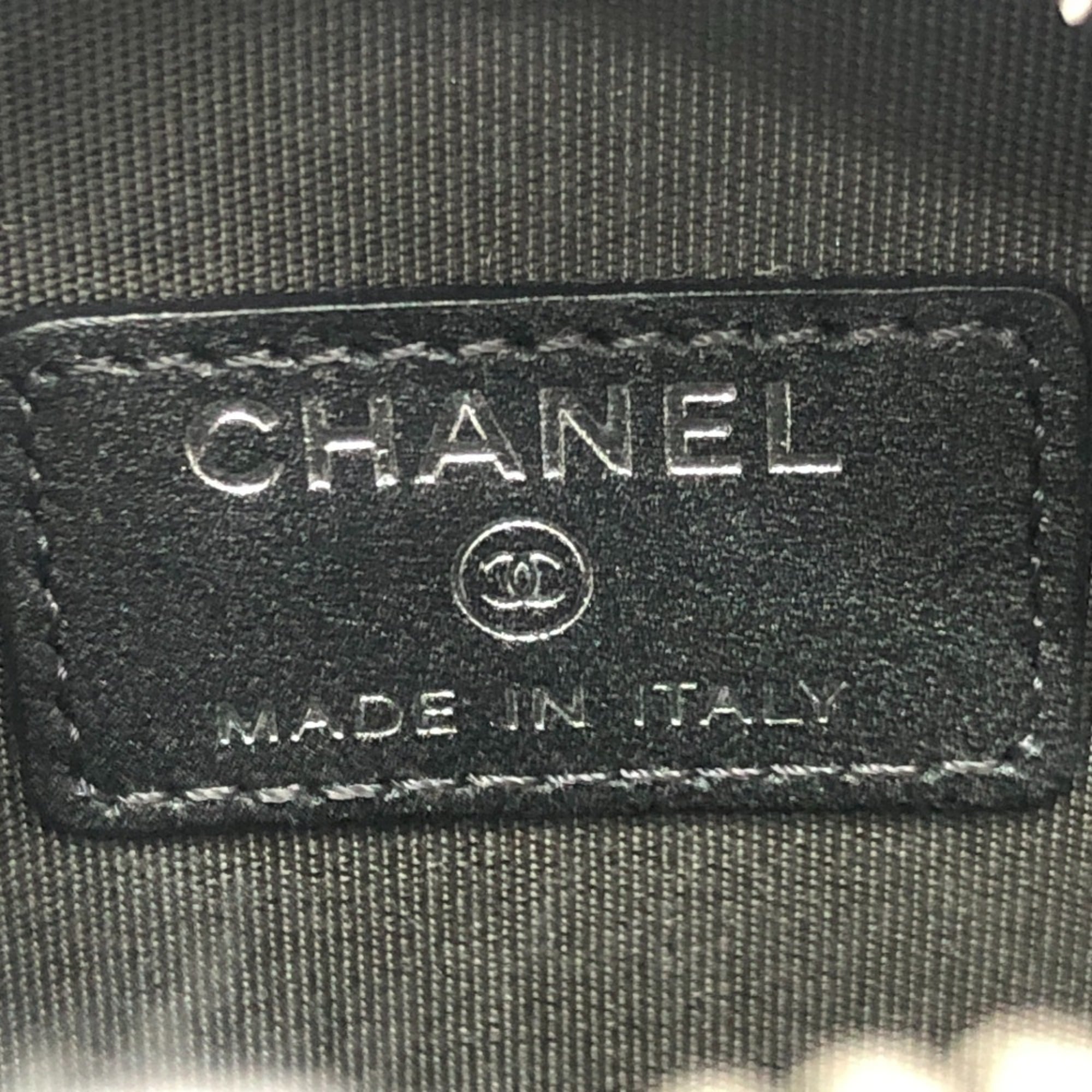 Chanel Gray Leather Shoulder Bag (Pre-Owned)