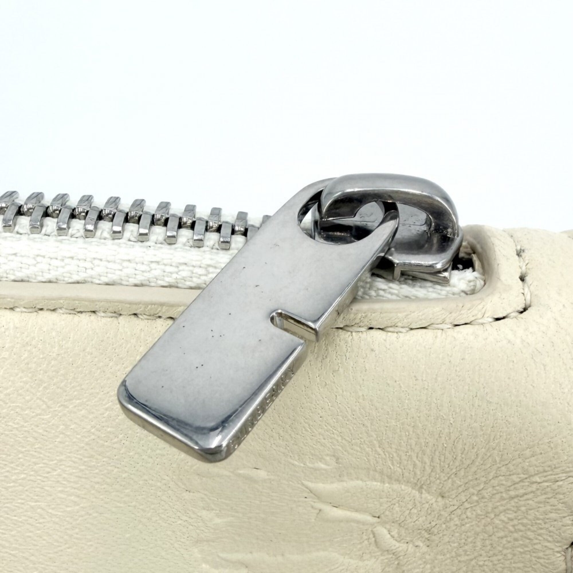 Burberry Ivory Leather Shoulder Bag (Pre-Owned)