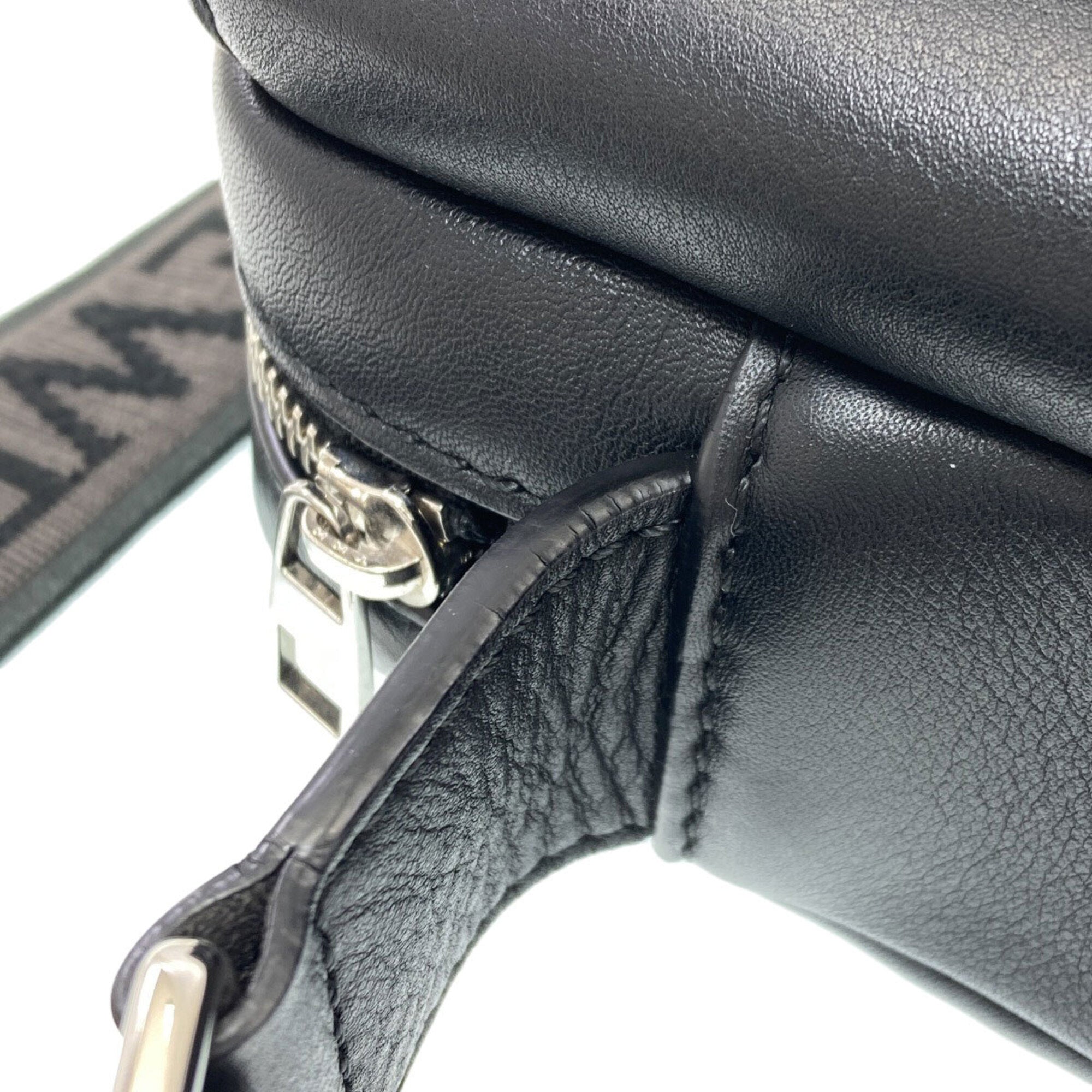 Loewe Black Leather Shoulder Bag (Pre-Owned)