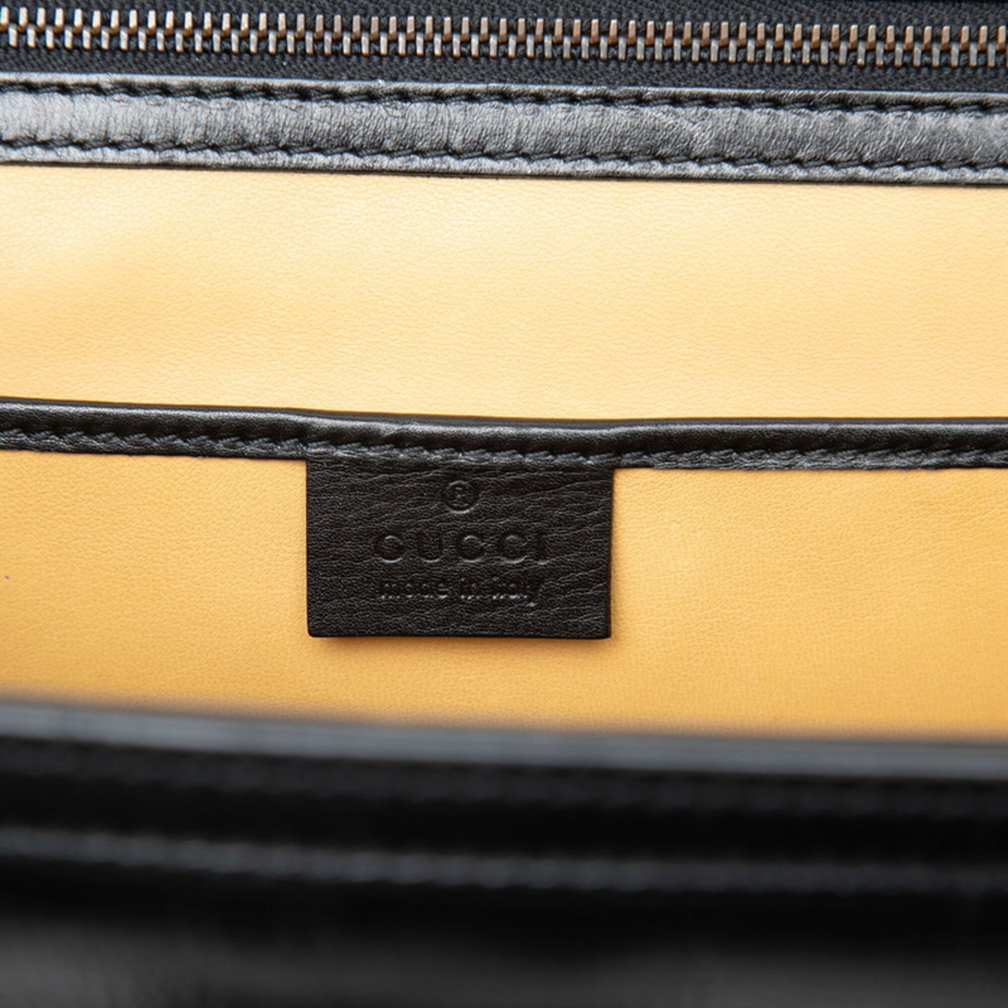 Gucci Black Leather Handbag Pouch (Pre-Owned)