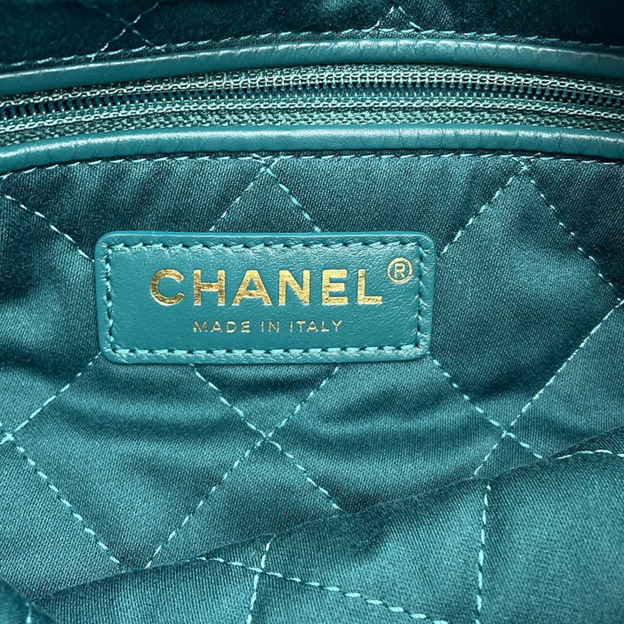 Chanel Green Leather Handbag (Pre-Owned)