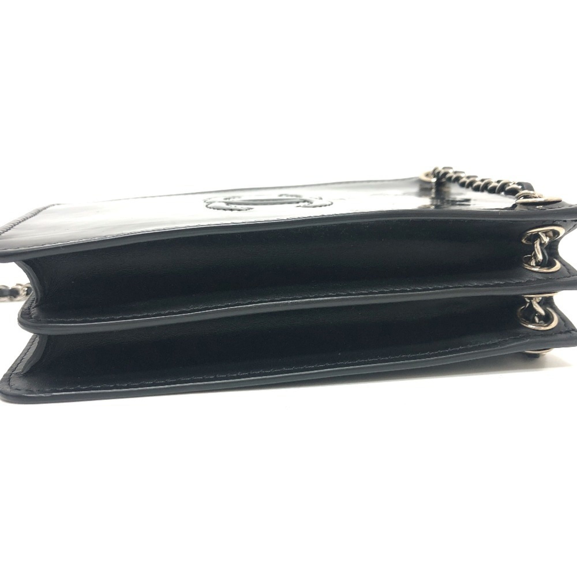 Chanel Black Pouch Shoulder Bag (Pre-Owned)