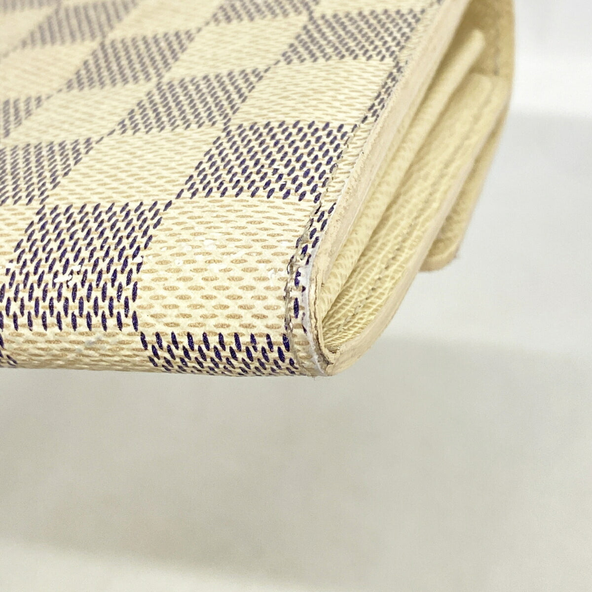 Louis Vuitton White Long Wallet (Bi-Fold) (Pre-Owned)