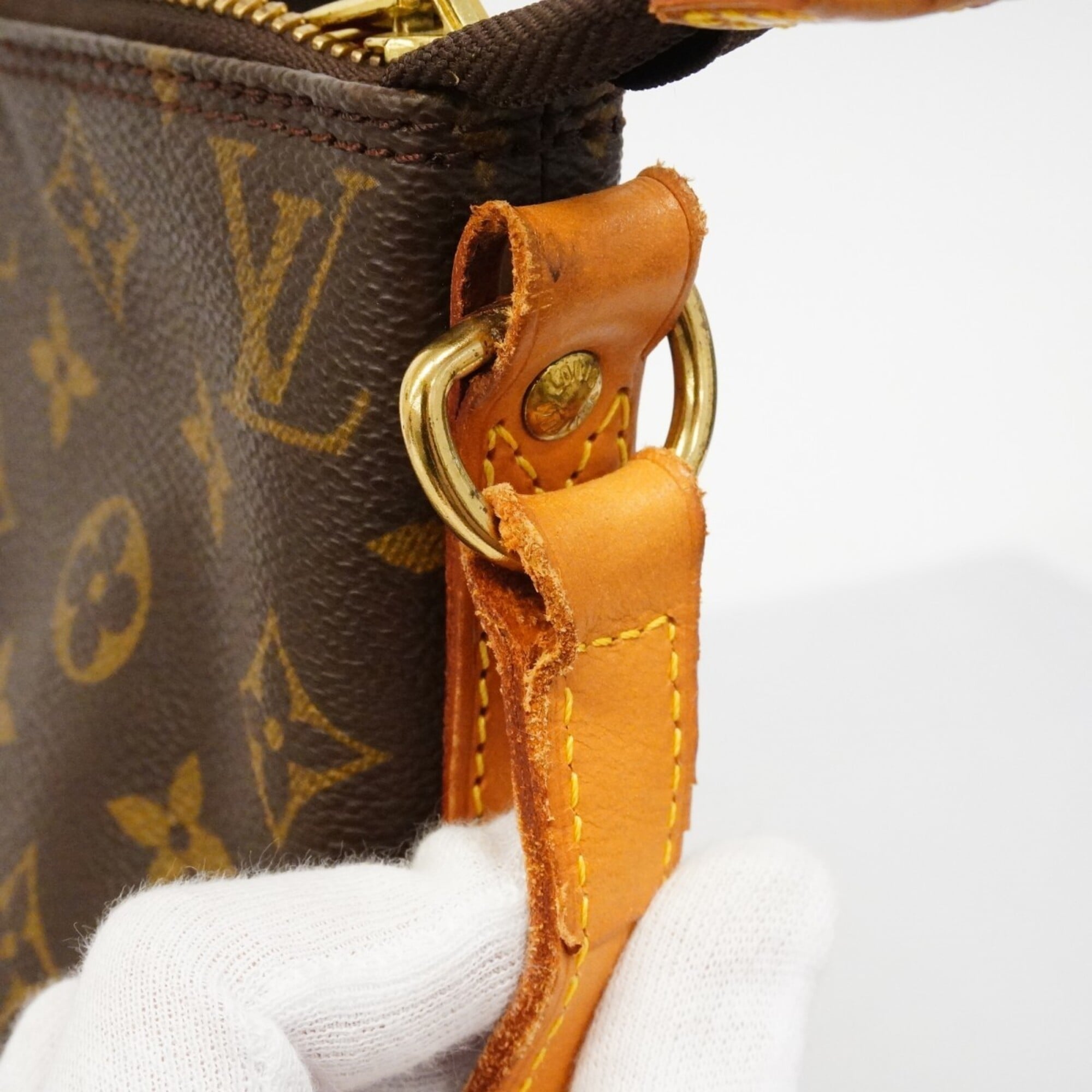 Louis Vuitton Brown Shoulder Bag (Pre-Owned)