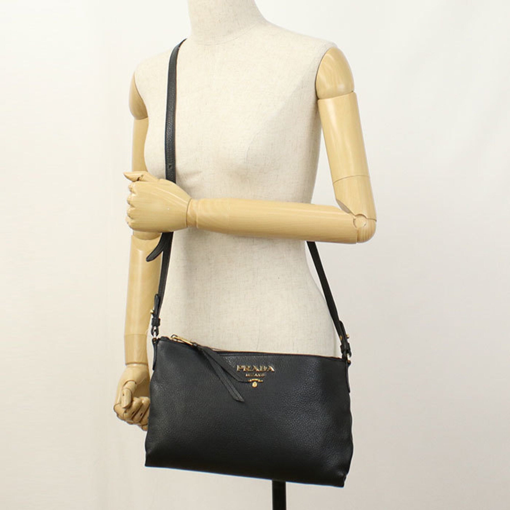 Prada Black Leather Shoulder Bag (Pre-Owned)