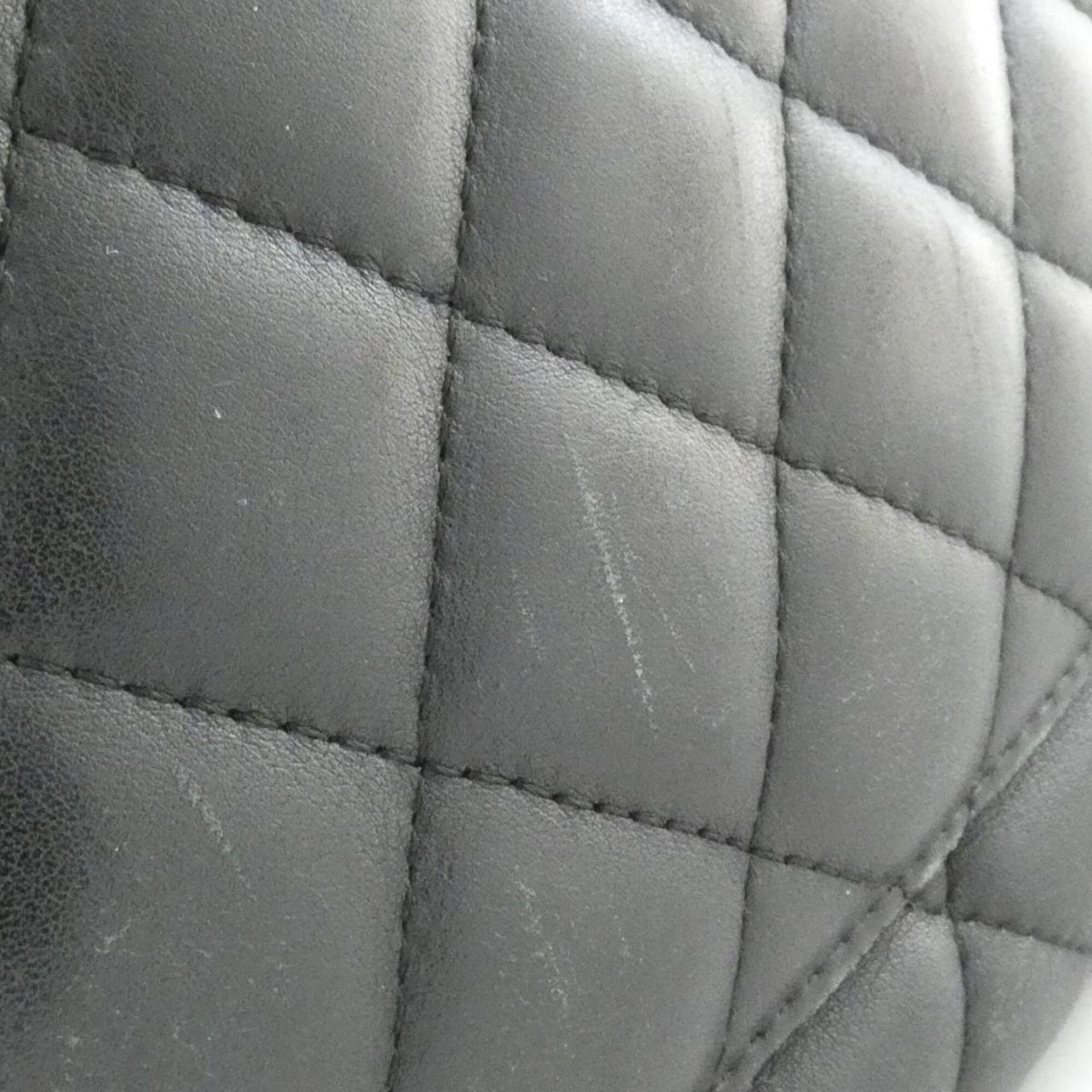 Chanel Black Leather Handbag (Pre-Owned)