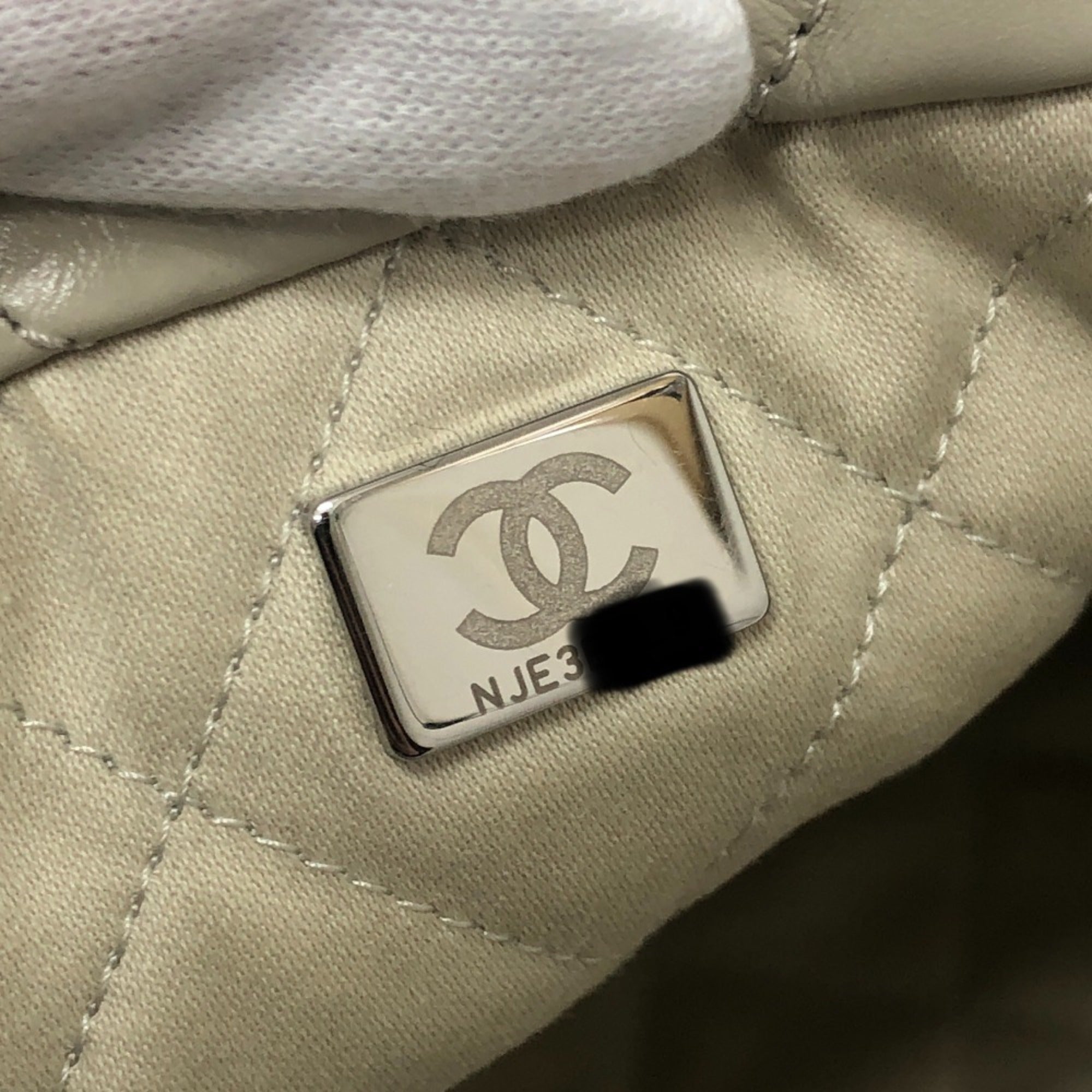 Chanel Gray Leather Shoulder Bag (Pre-Owned)