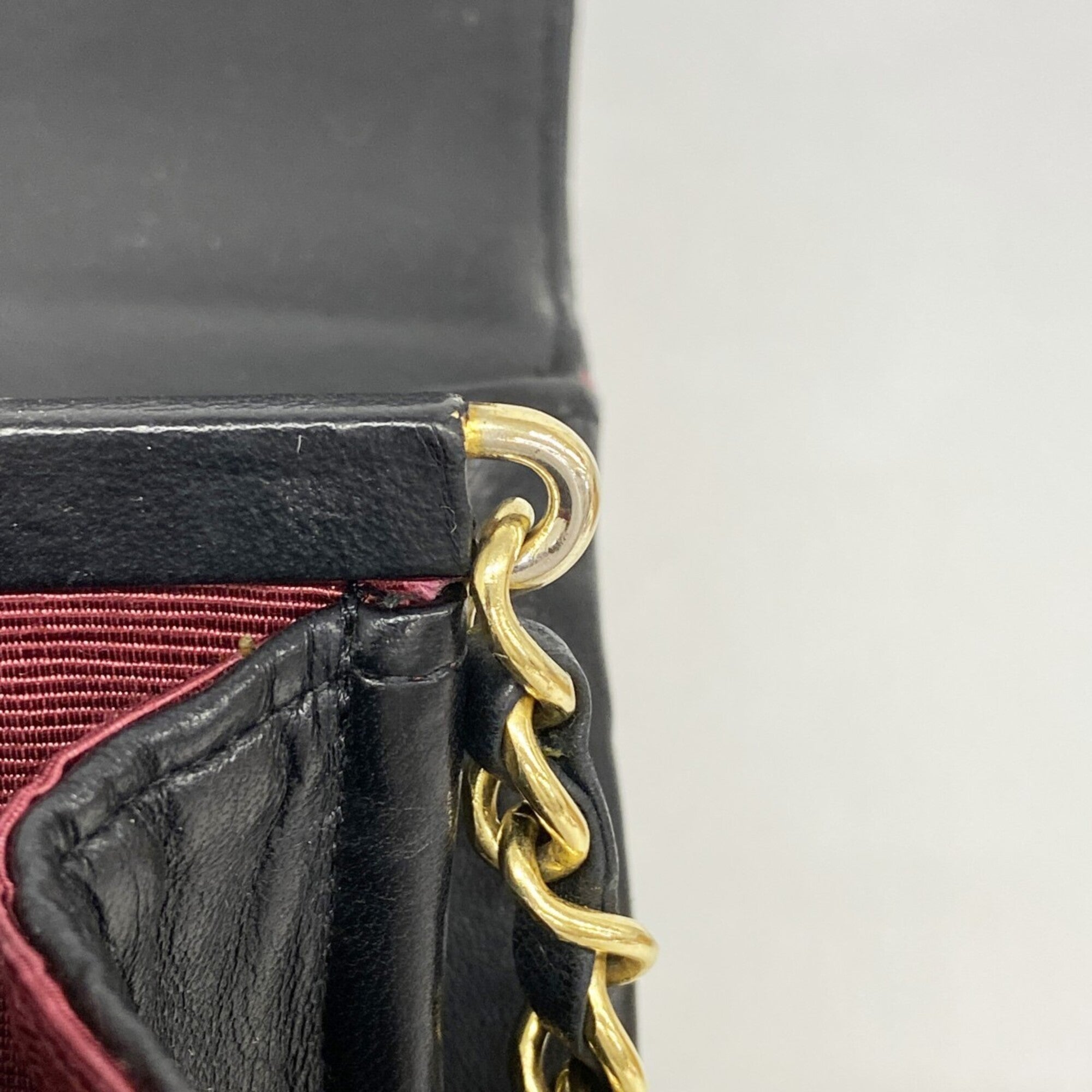 Chanel Black Leather Shoulder Bag (Pre-Owned)