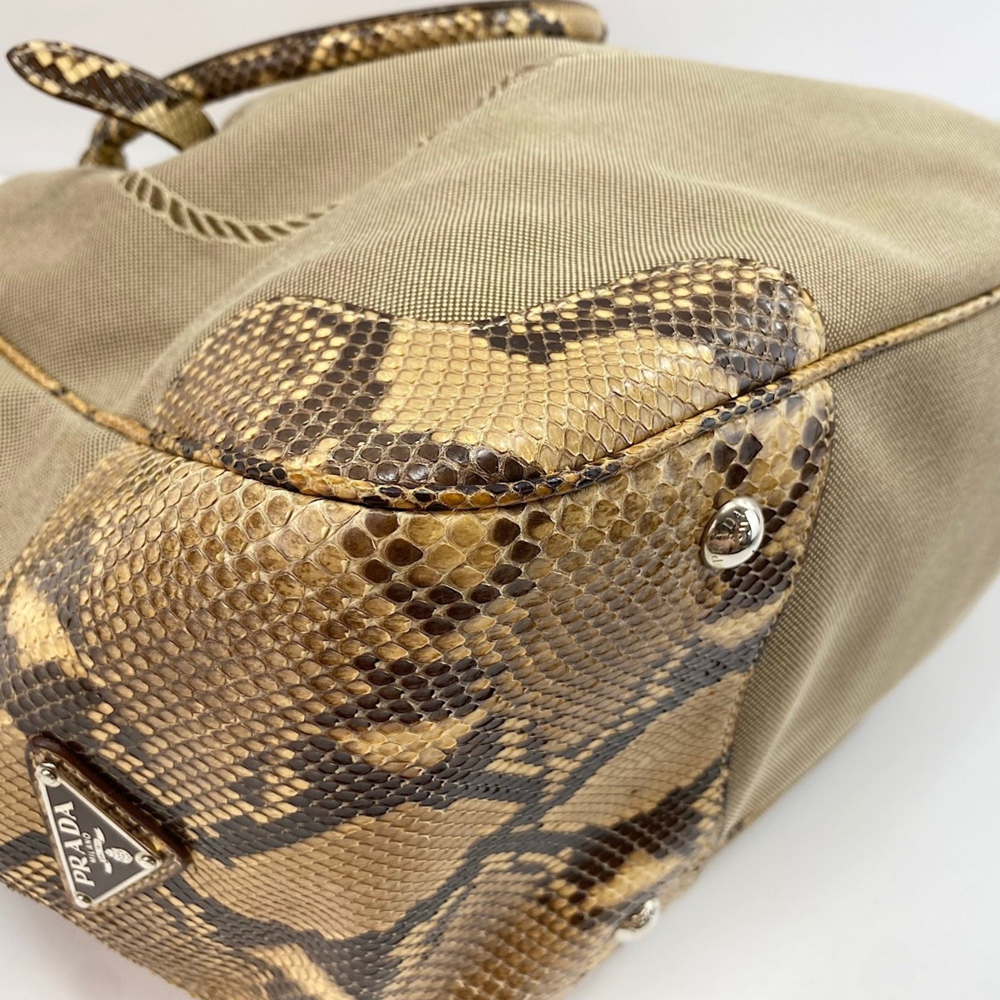 Prada Beige Handbag (Pre-Owned)