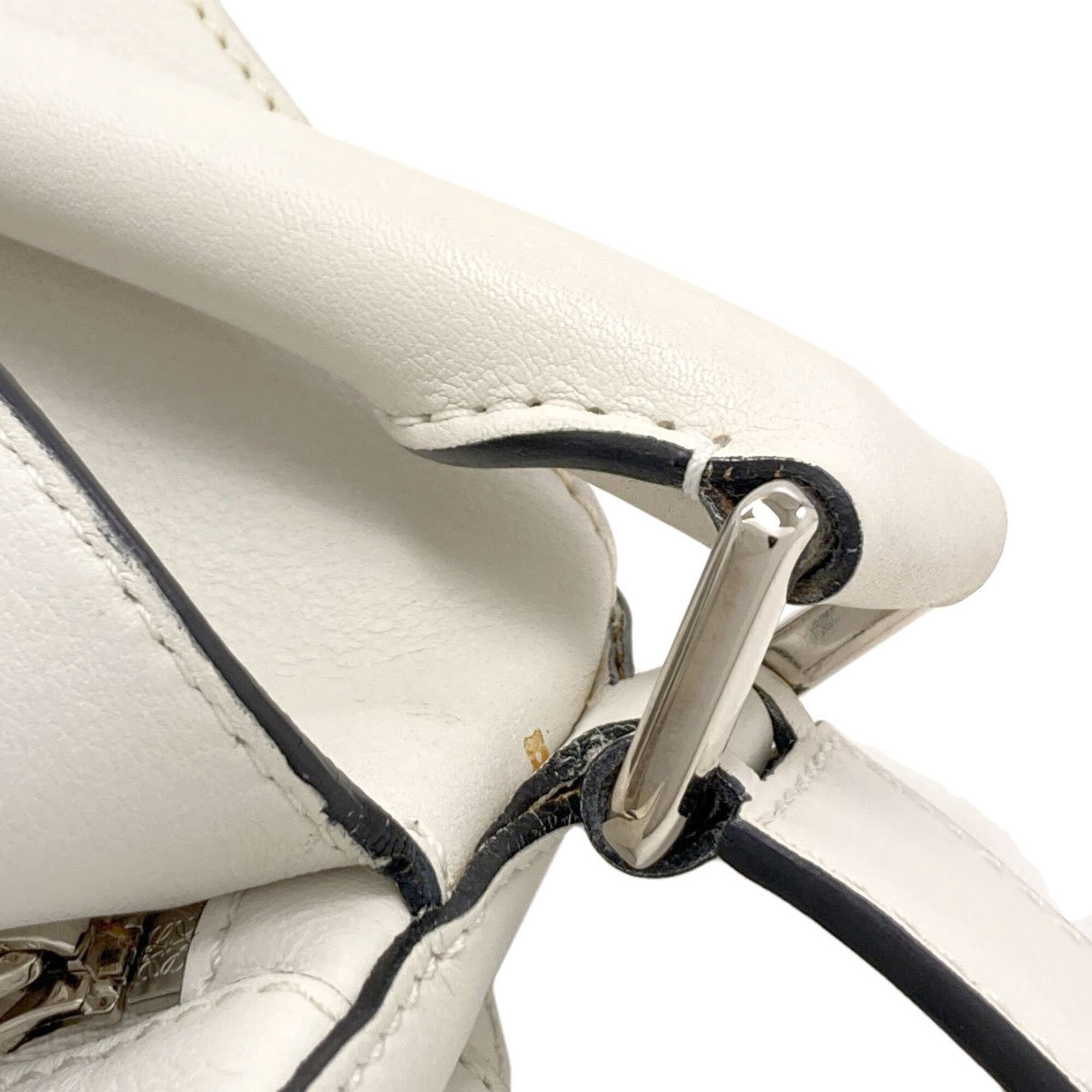 Loewe Puzzle White Leather Handbag (Pre-Owned)
