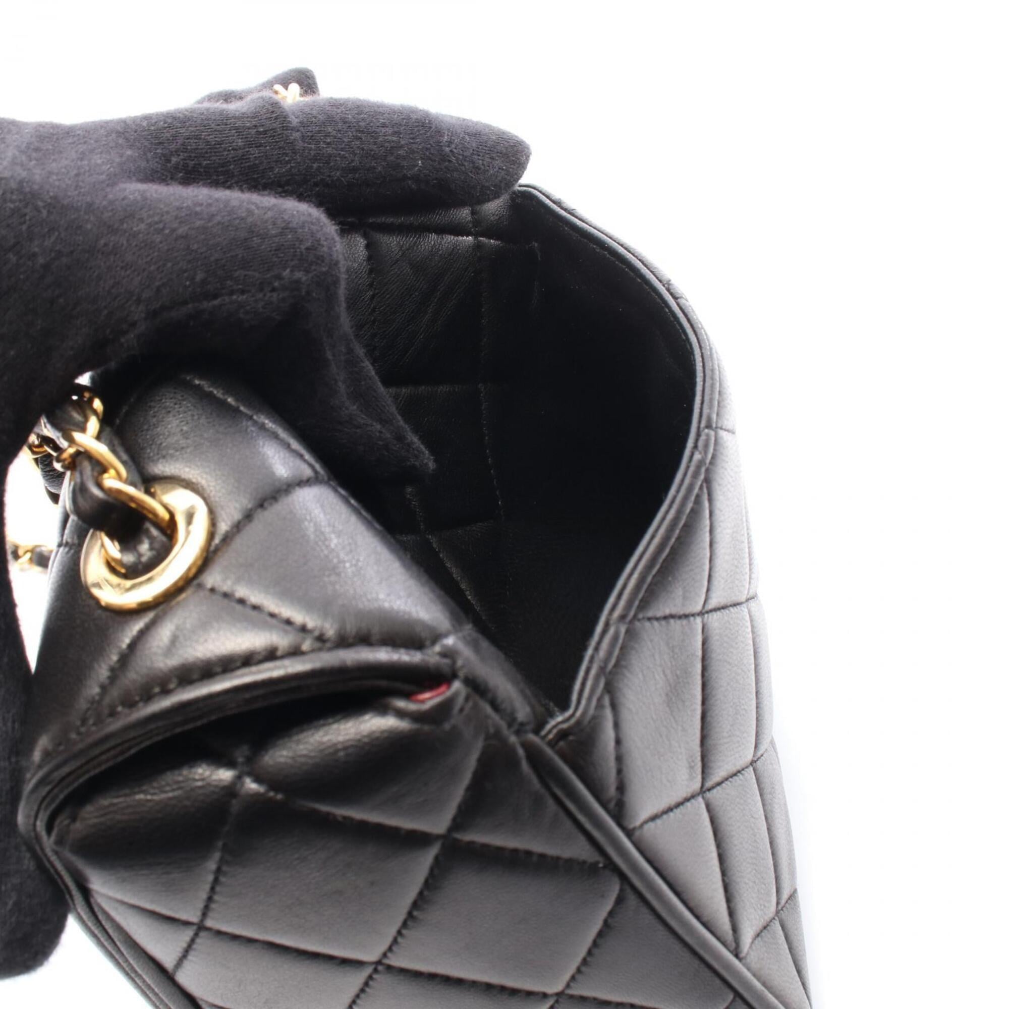 Chanel Black Leather Shoulder Bag (Pre-Owned)