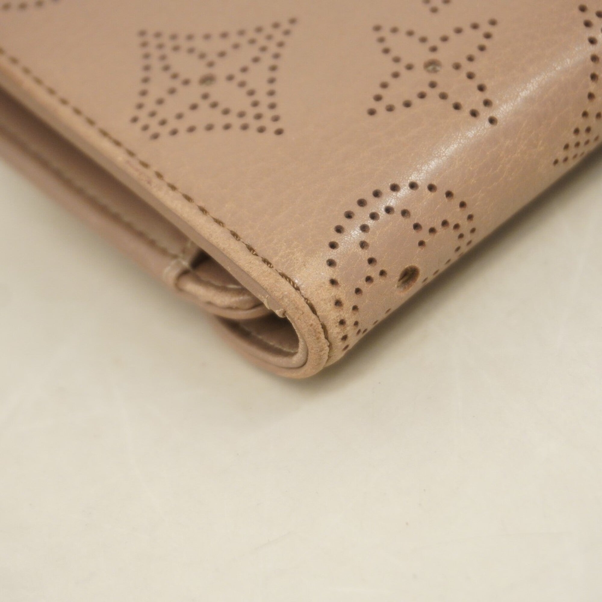 Louis Vuitton Beige Long Wallet (Tri-Fold) (Pre-Owned)
