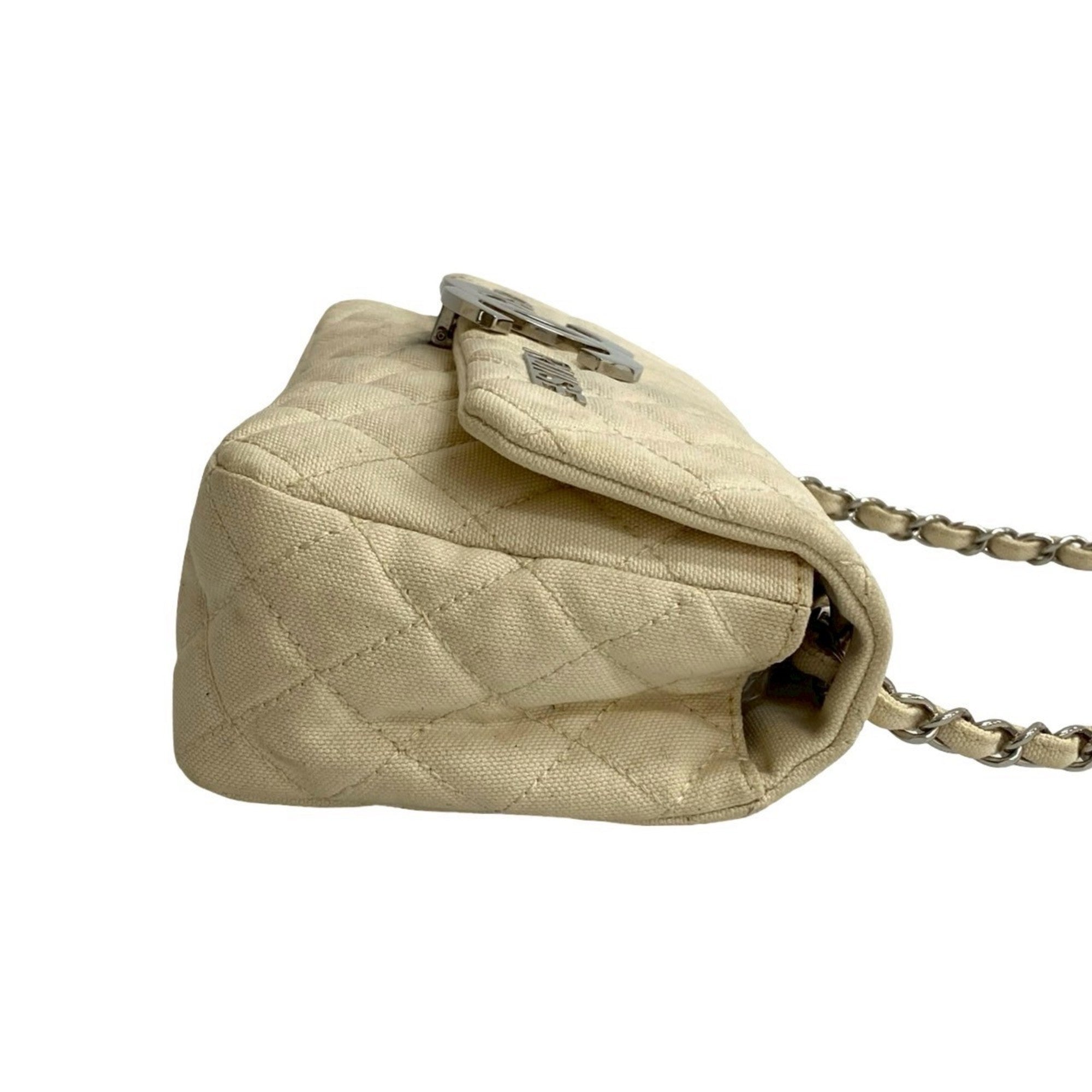 Chanel White Canvas Shoulder Bag (Pre-Owned)