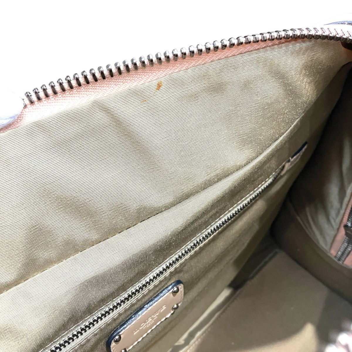 Loewe White Leather Handbag (Pre-Owned)