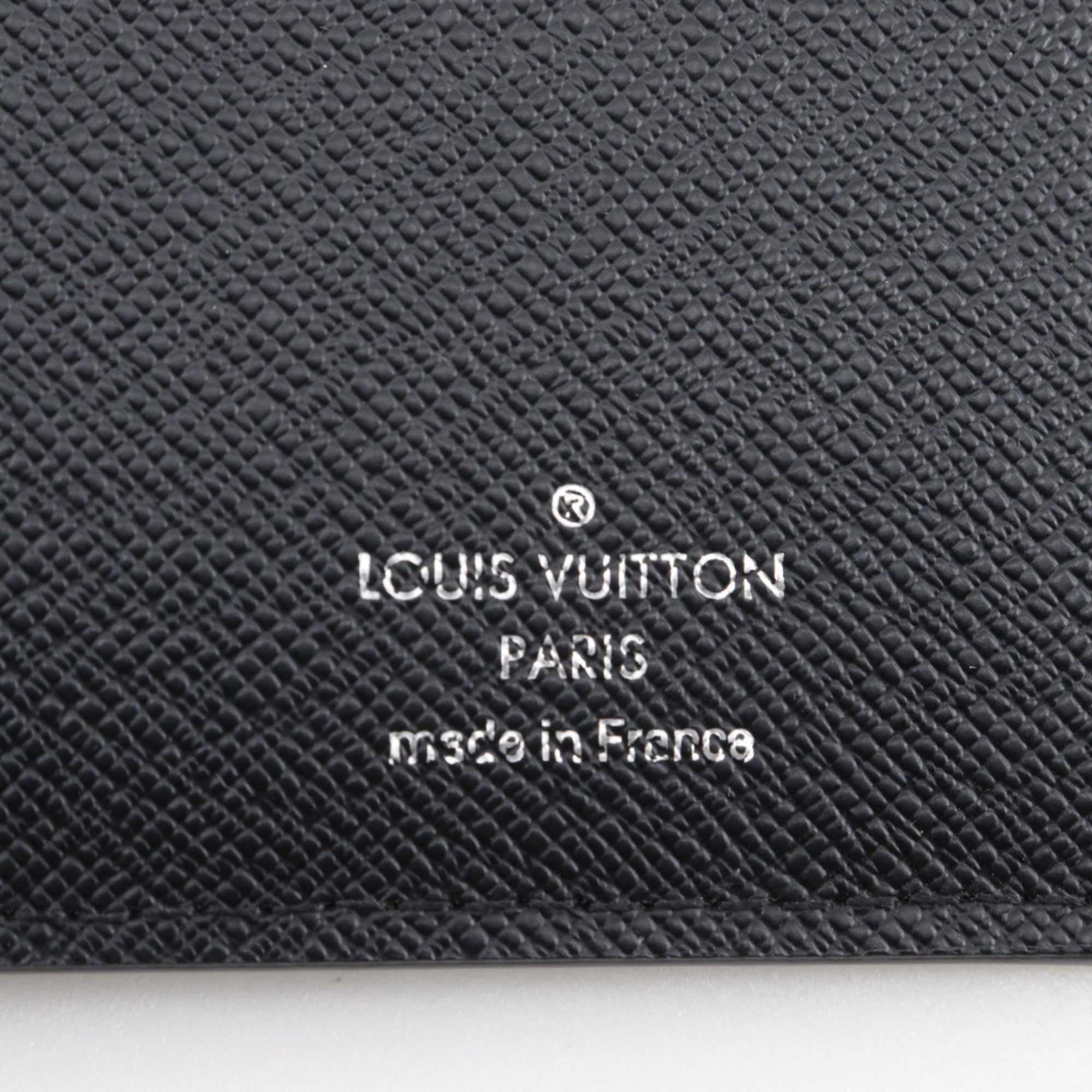 Louis Vuitton Taiga Black Noir Taiga Leather Long Wallet (Bi-Fold) (Pre-Owned)