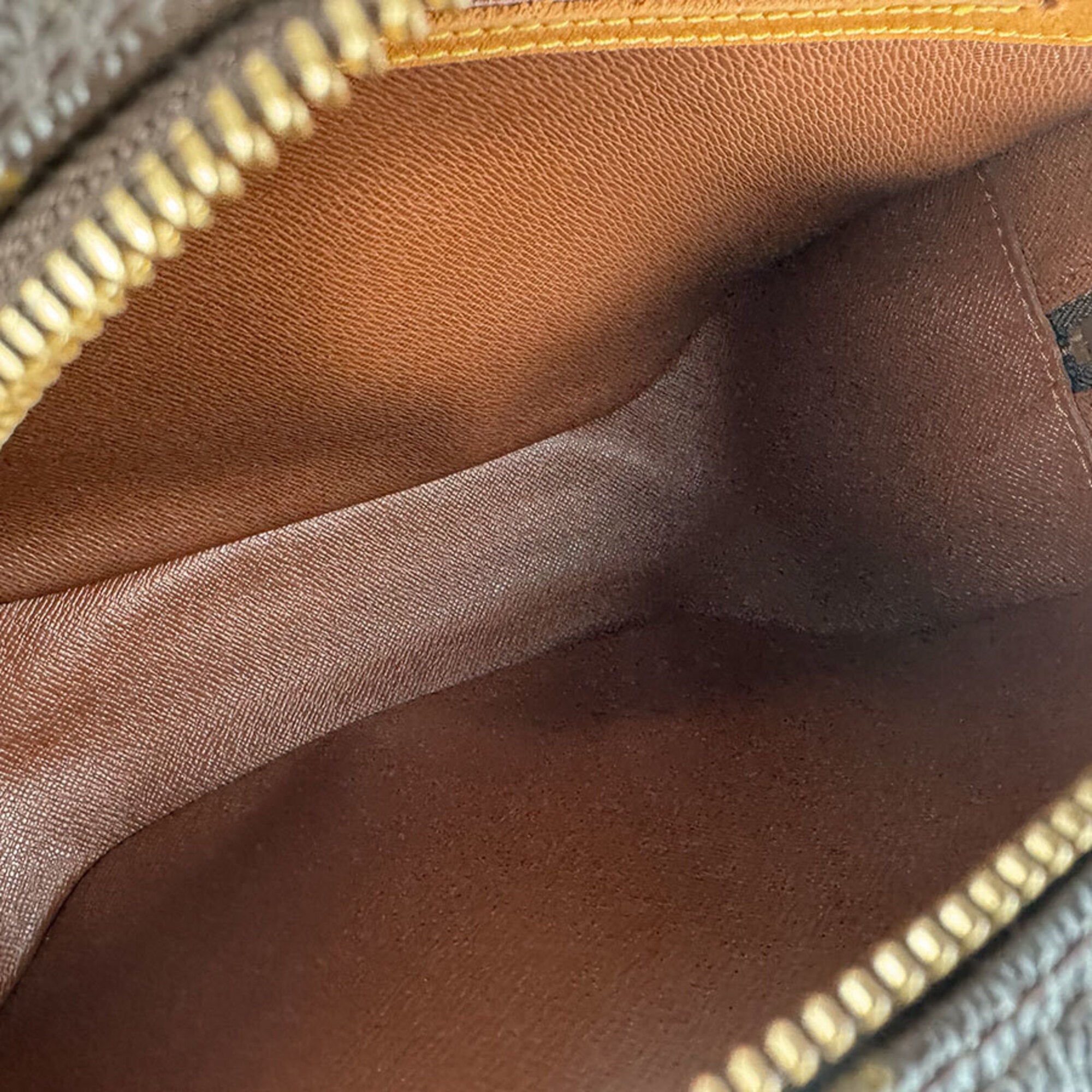 Louis Vuitton Brown Monogram Monogram Shoulder Bag (Pre-Owned)