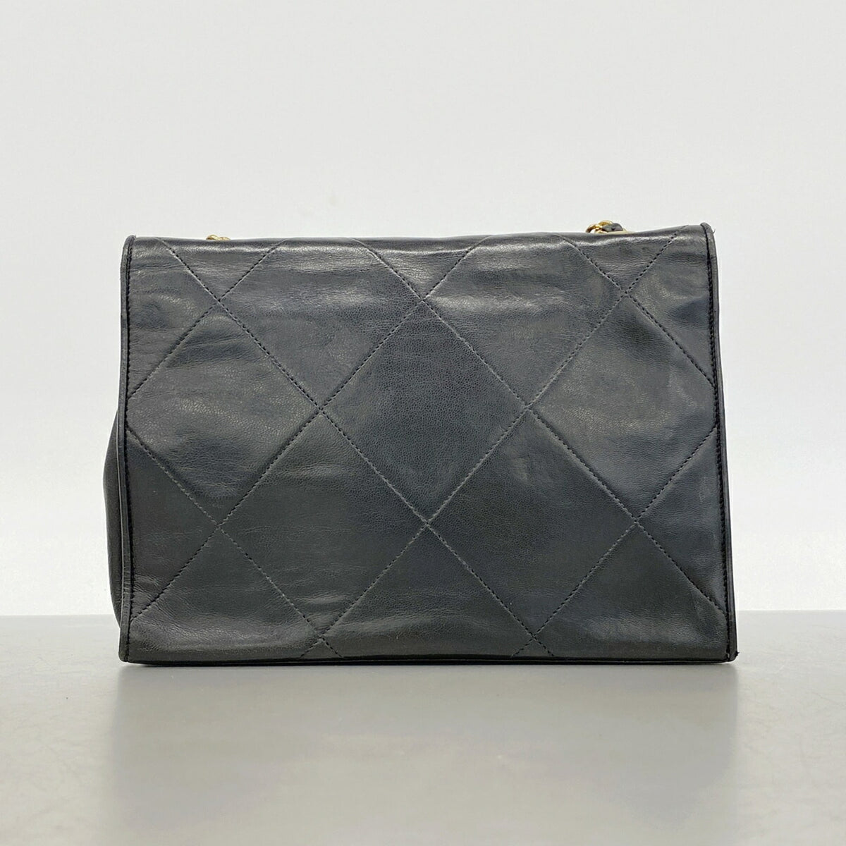 Chanel Black Leather Shoulder Bag (Pre-Owned)