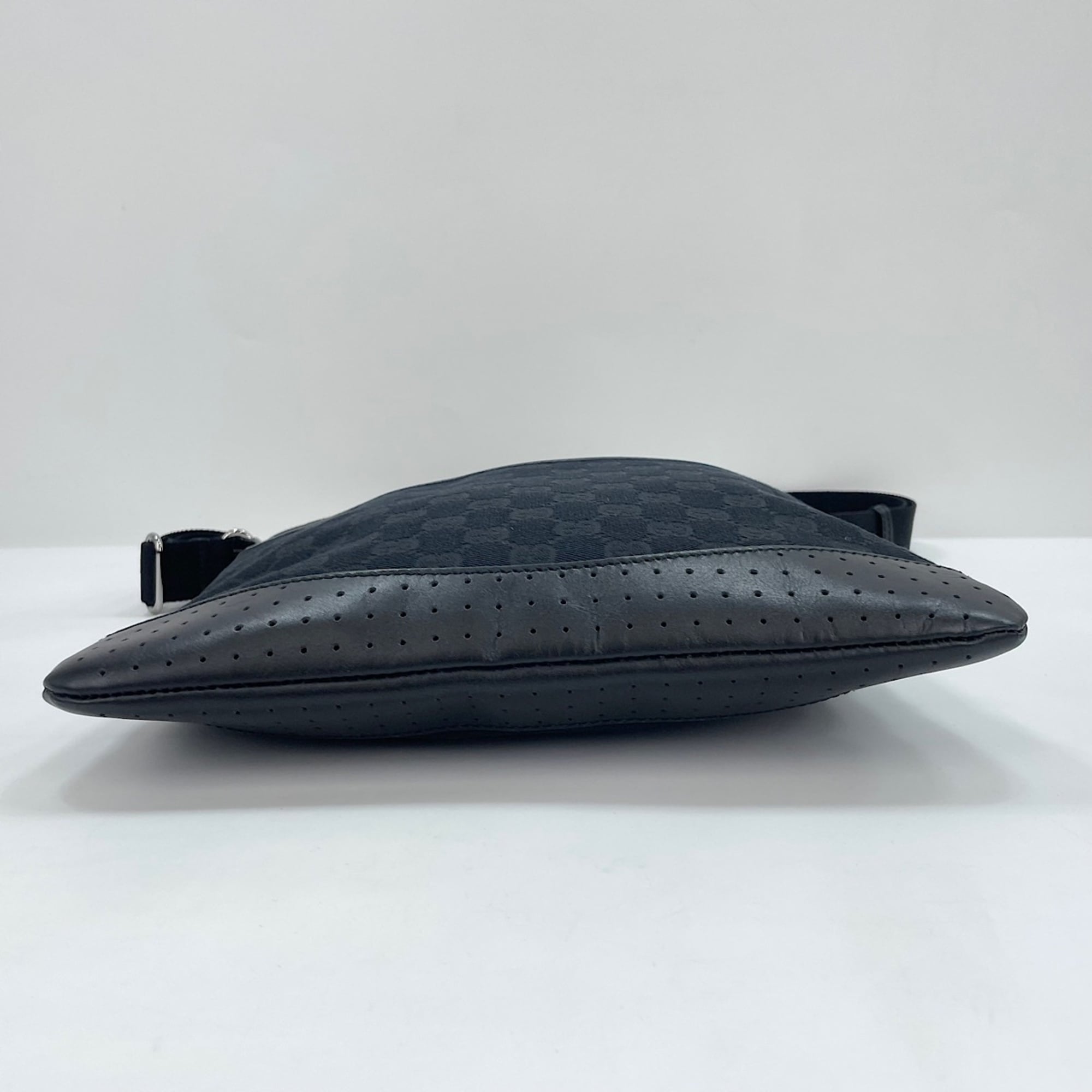 Gucci Black Shoulder Bag (Pre-Owned)