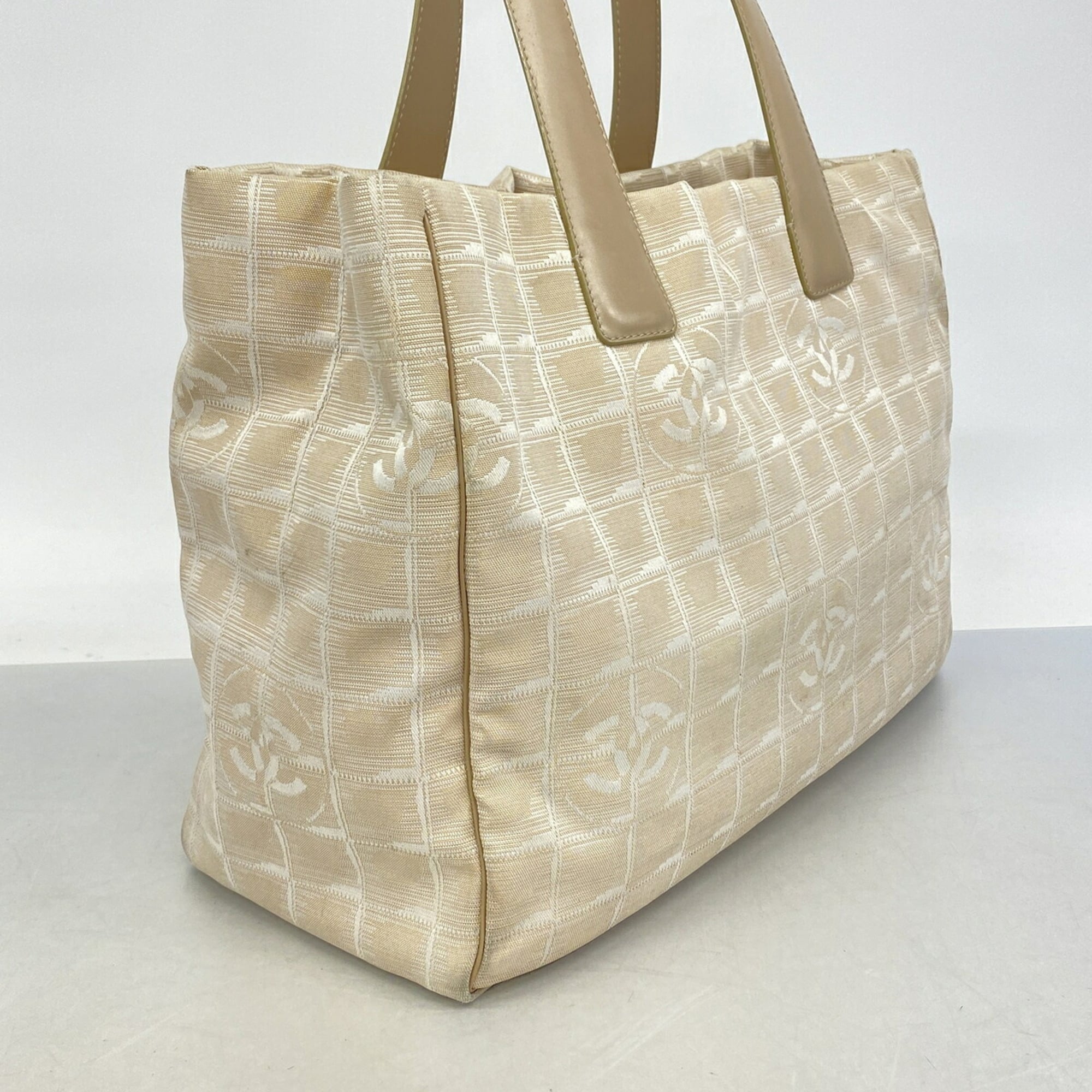 Chanel Beige Nylon Tote Bag (Pre-Owned)